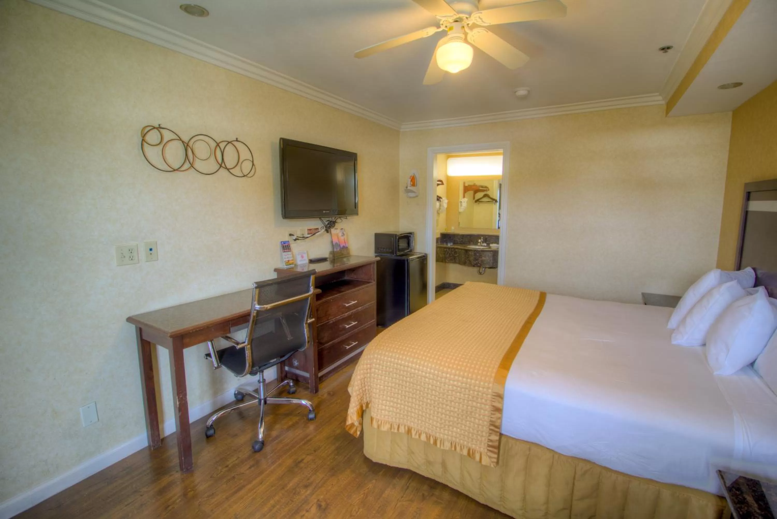 Photo of the whole room, Bed in Princess Inn