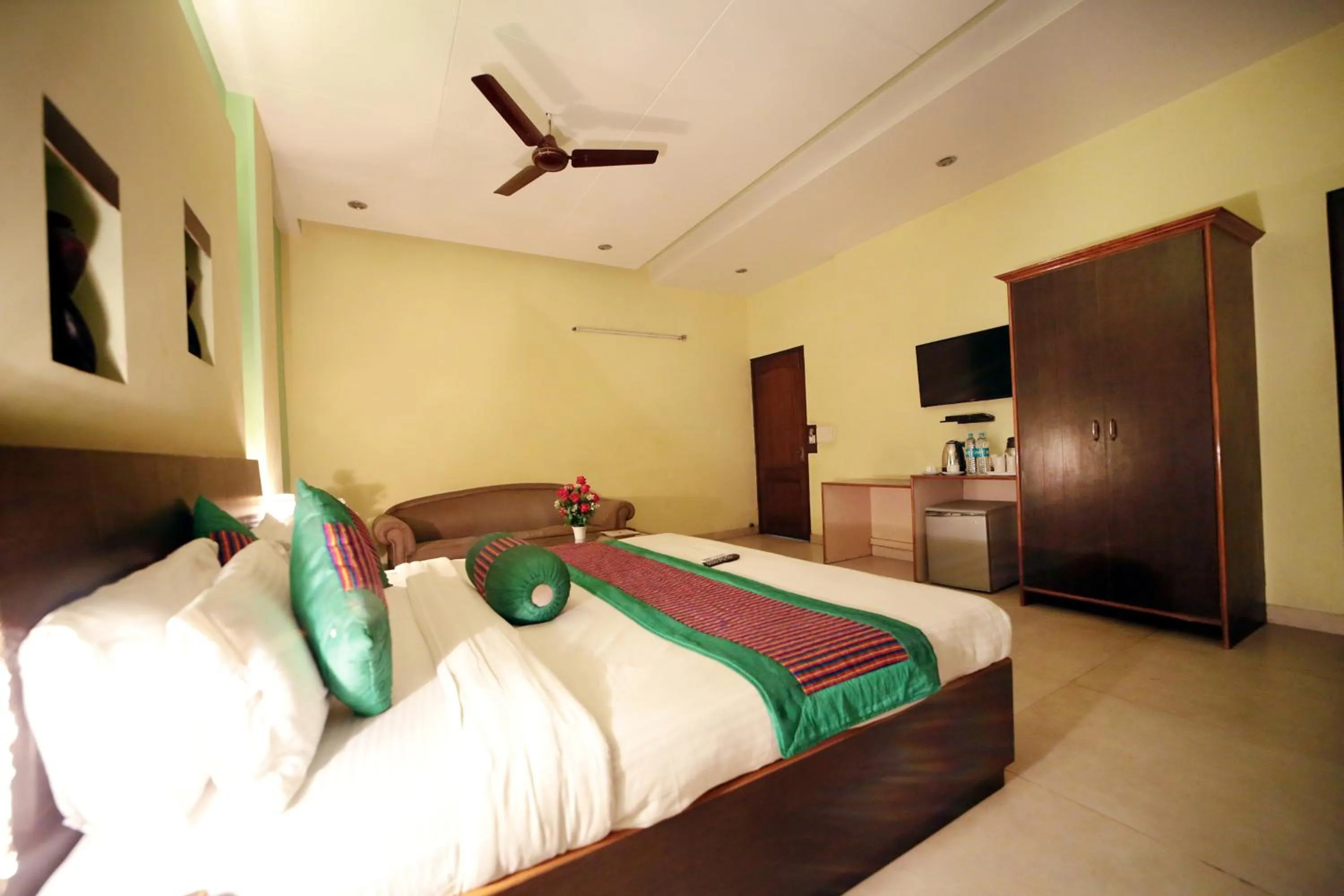 Photo of the whole room, Bed in Hotel Blue Bell