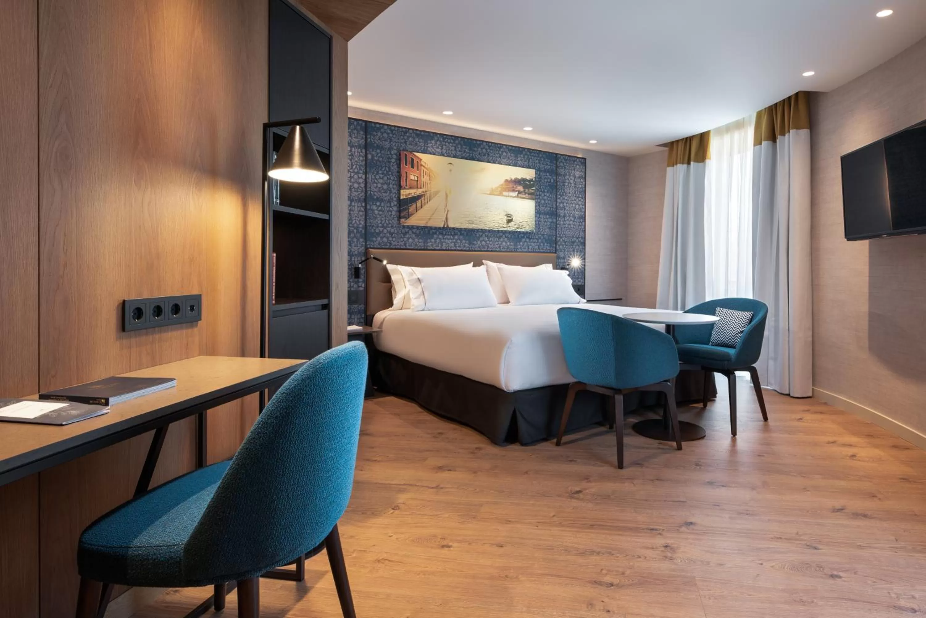 Photo of the whole room, Bed in Eurostars Aliados