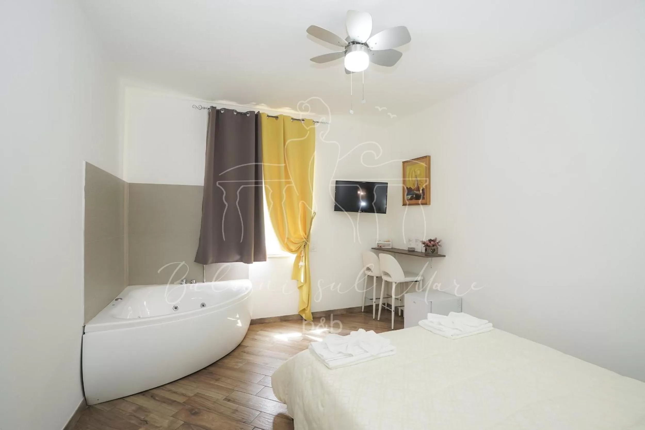 Photo of the whole room, Bed in Balconi sul mare