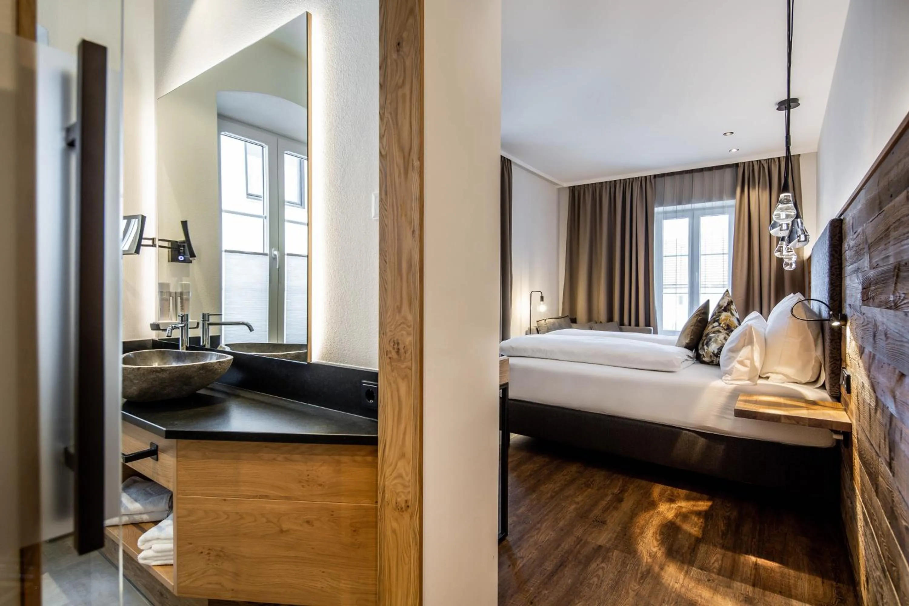 Photo of the whole room, Bed in Hotel Zum Stemplinger Hansl