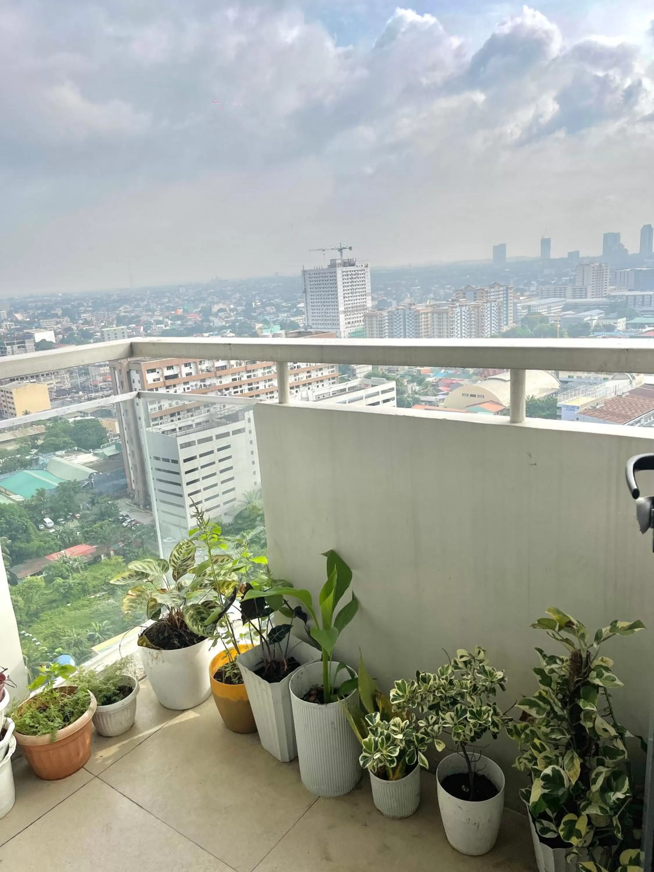 Day in Cubao, Quezon City Condo Staycation (wifi and netflix ready)
