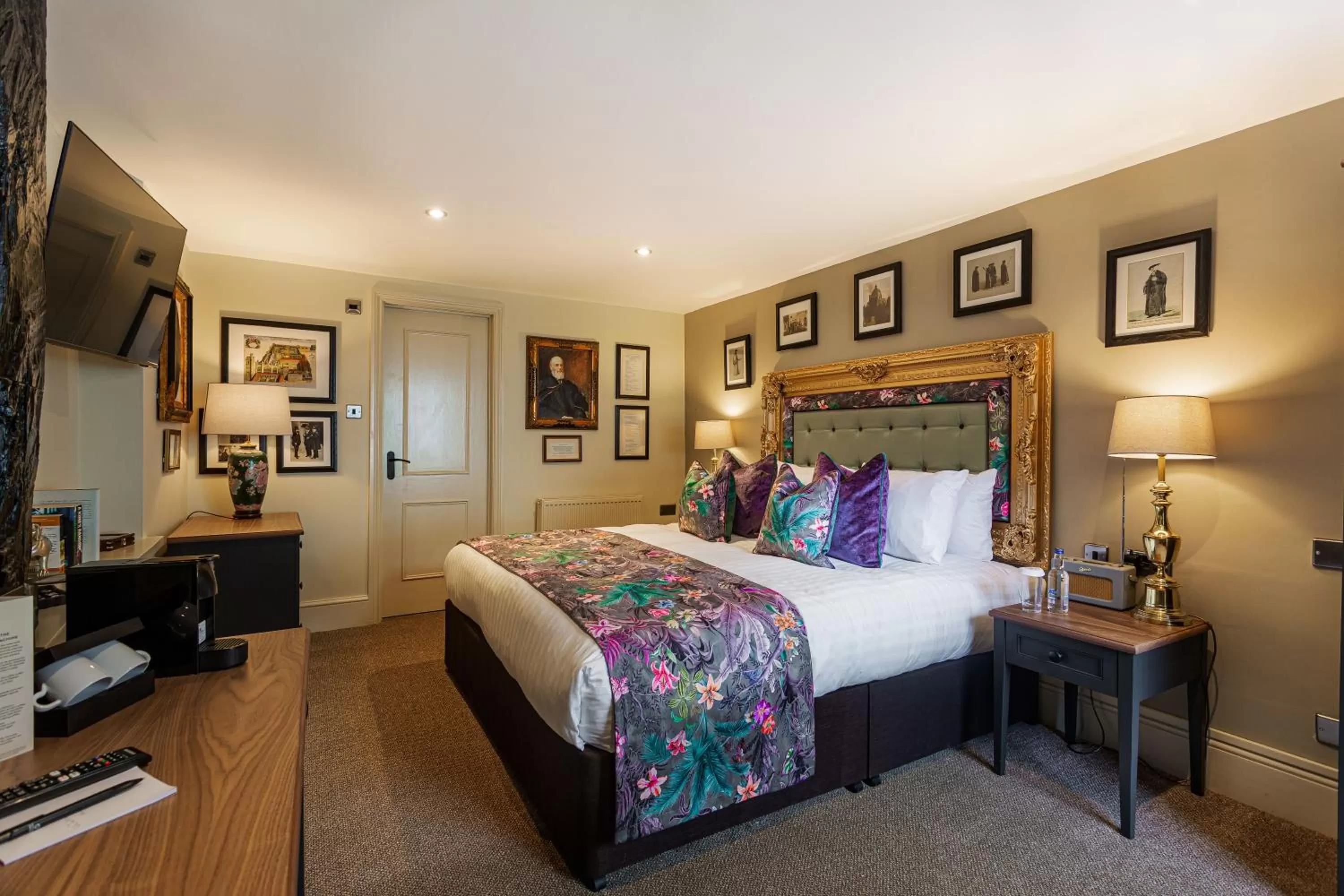 Bed in The George Hotel, Amesbury, Wiltshire - The Coaching Inn Group