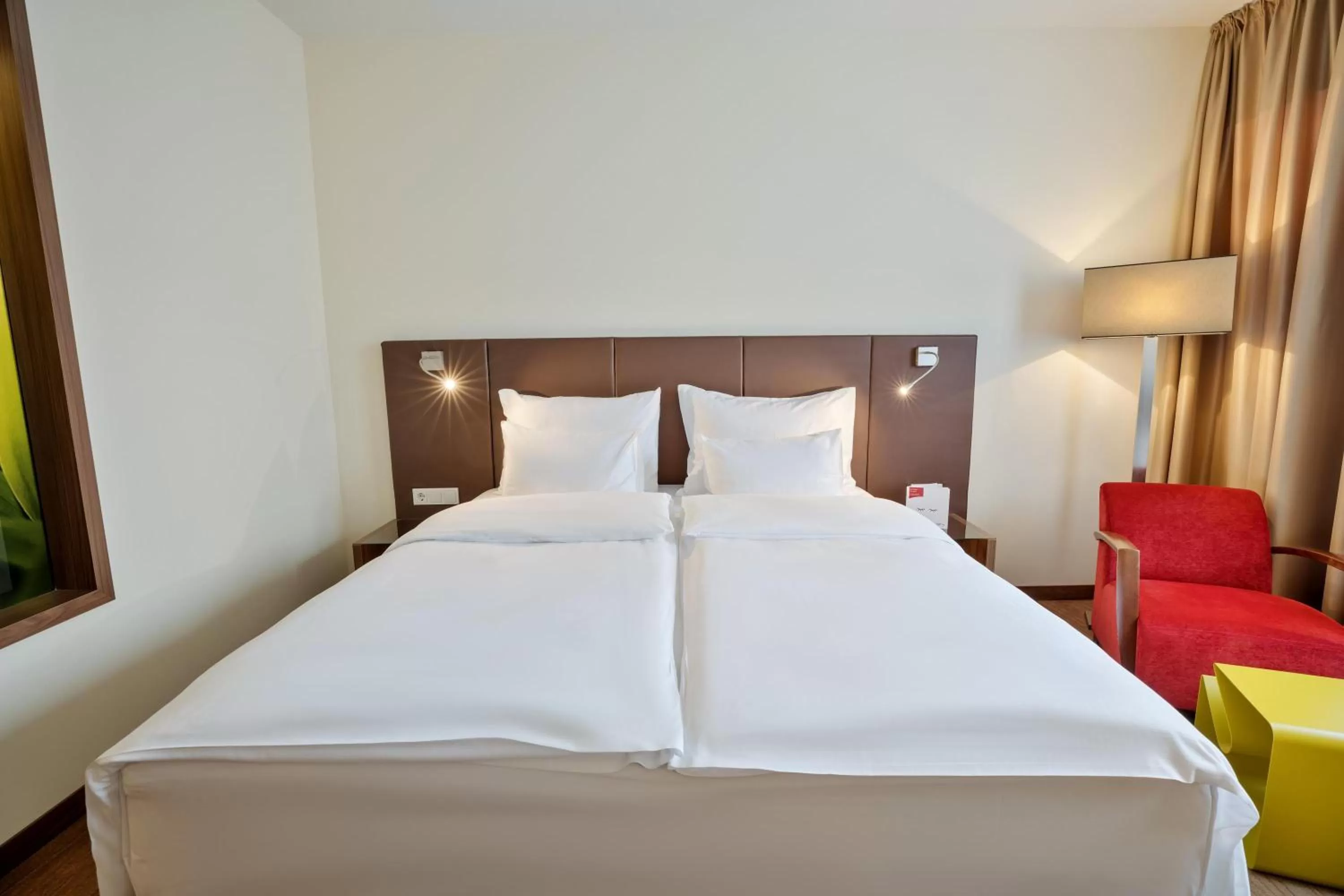 Photo of the whole room, Bed in Austria Trend Hotel Doppio Wien