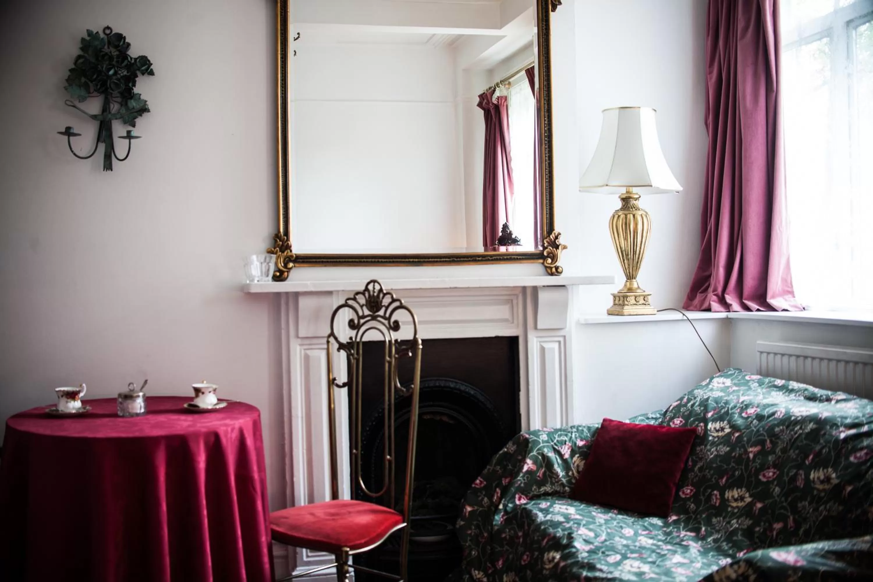 Decorative detail in Dawson Place, Juliette's Bed and Breakfast