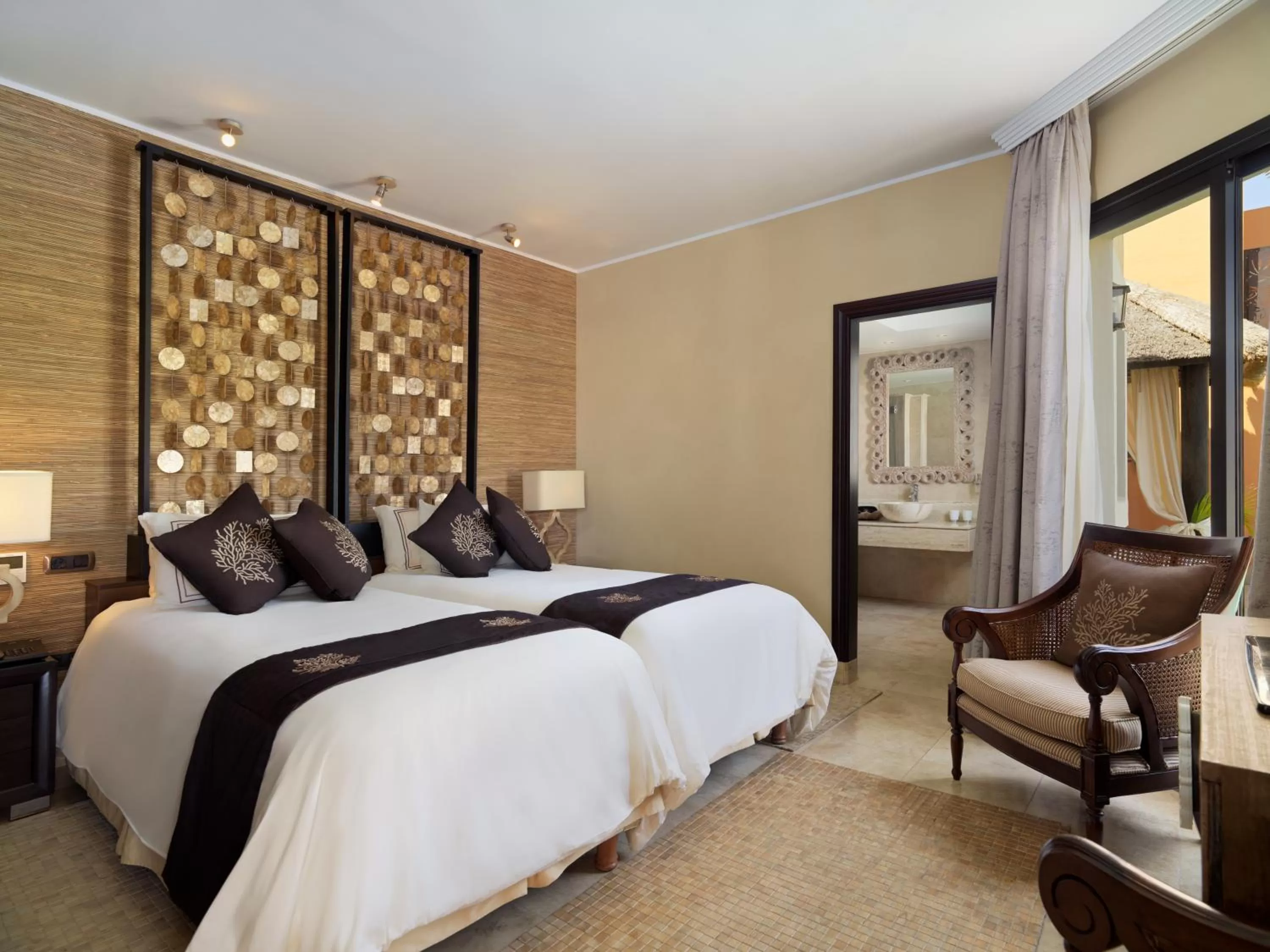 Bedroom, Bed in Royal Garden Villas, Luxury Hotel