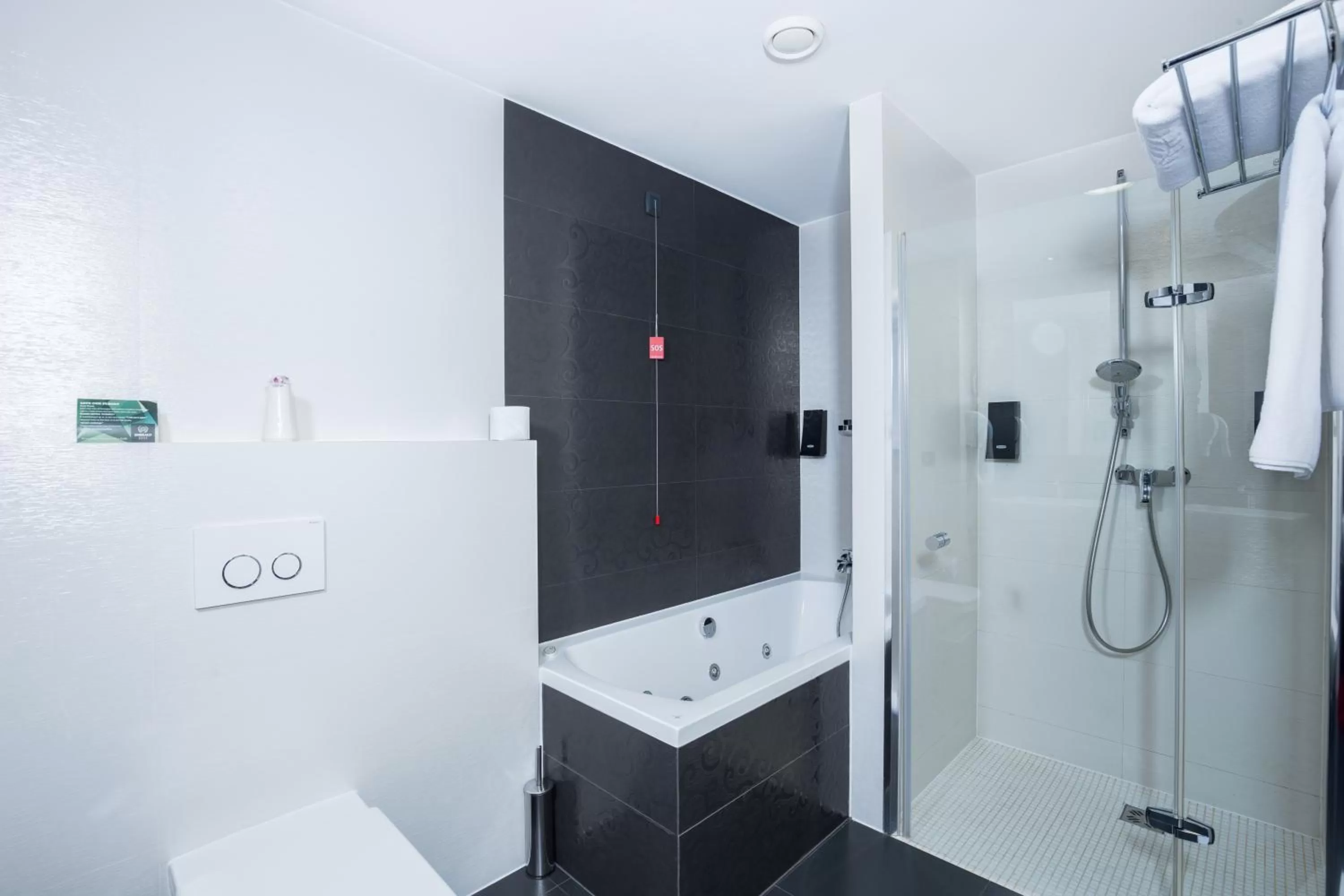 Shower in Emerald Hotel