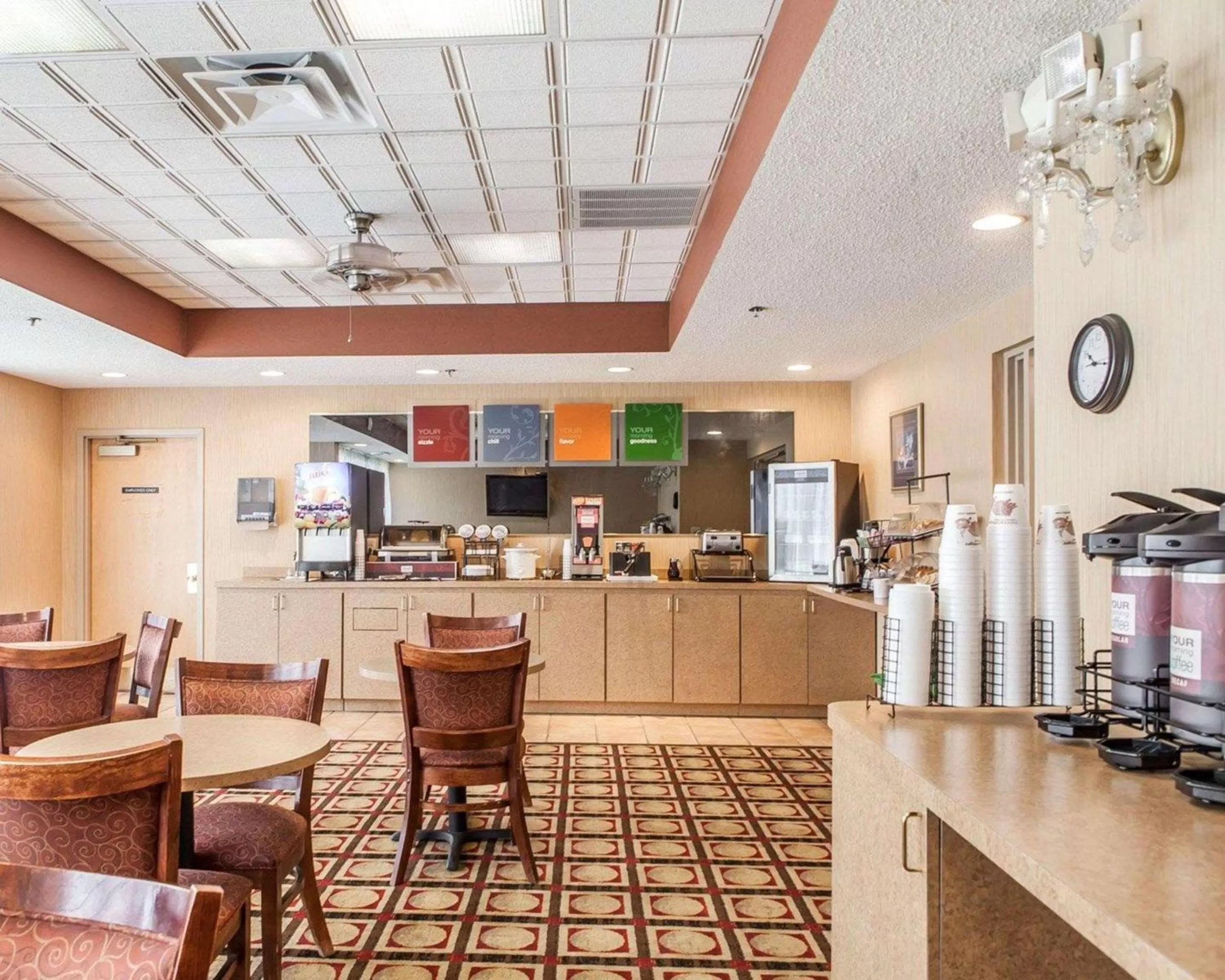 Restaurant/places to eat in Econo Lodge Newport Smoky Mountains Gateway