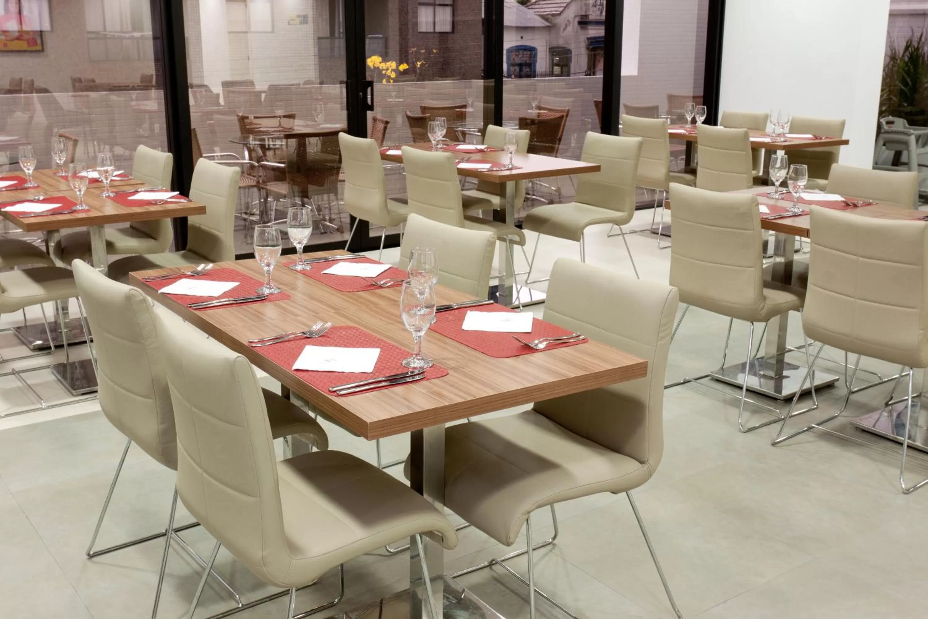 Restaurant/places to eat in ibis Curitiba Shopping