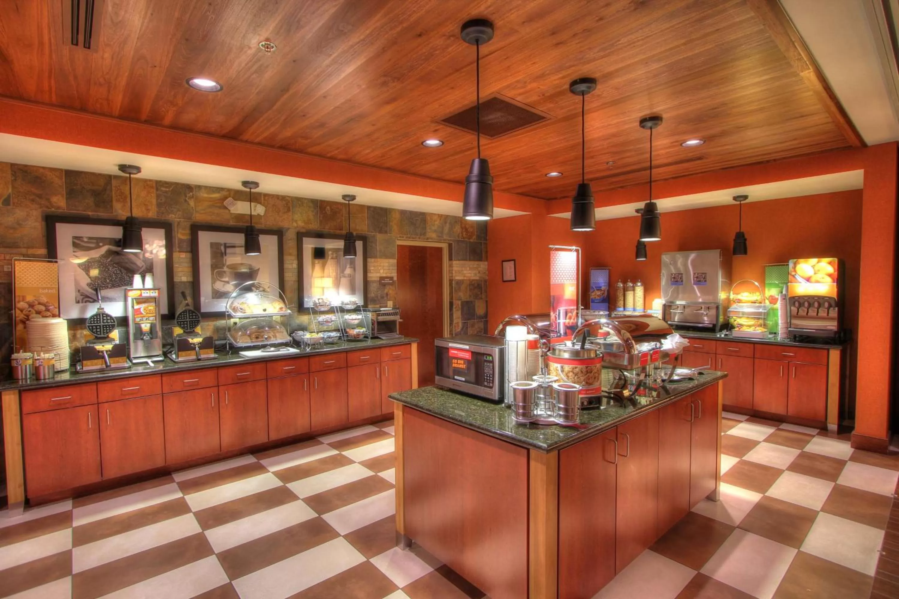Dining area in Hampton Inn Pigeon Forge