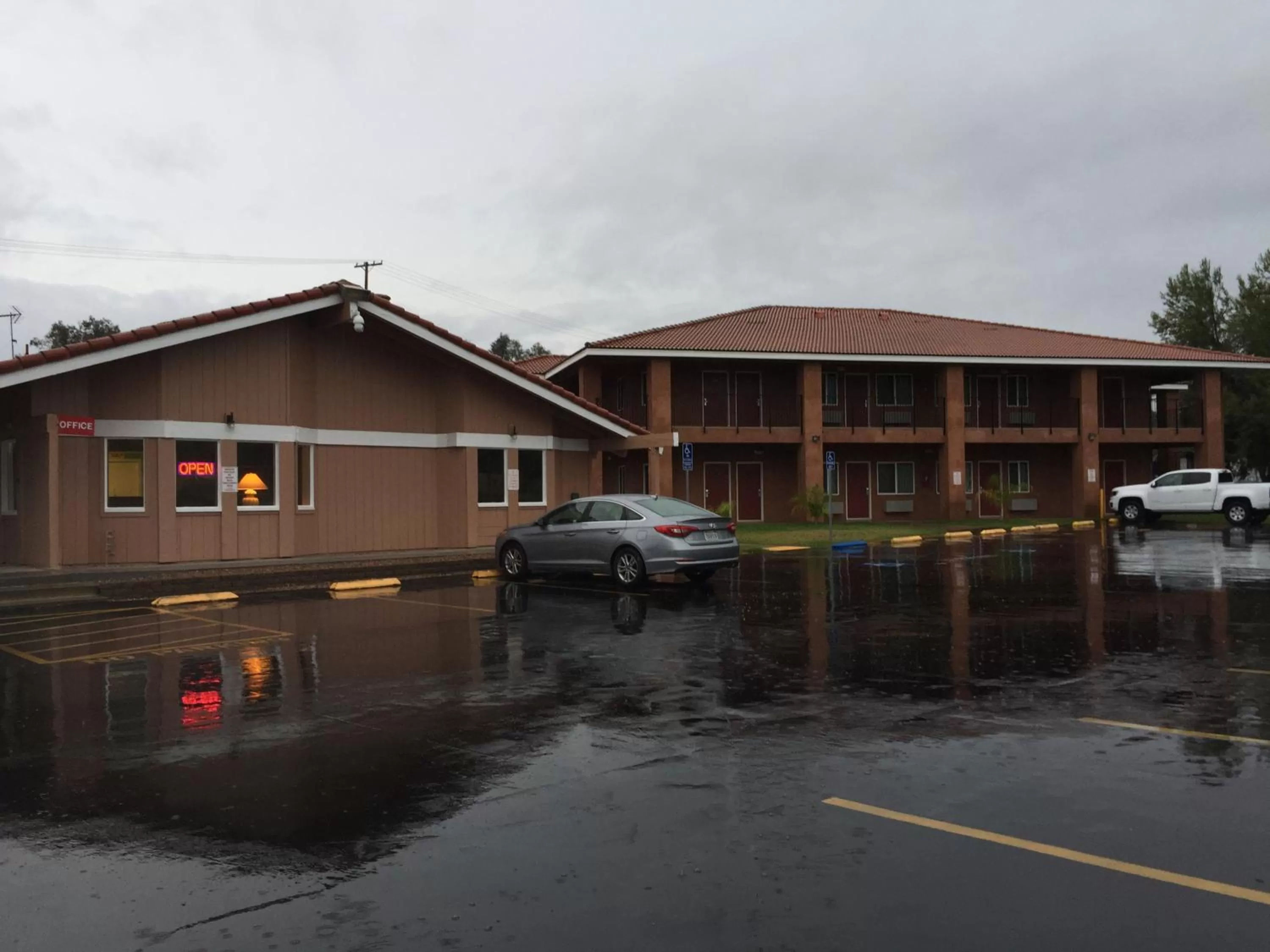 Property building in Rancho California Inn Temecula