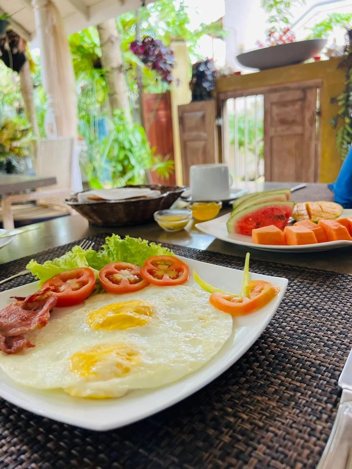 Breakfast in Gomez Place