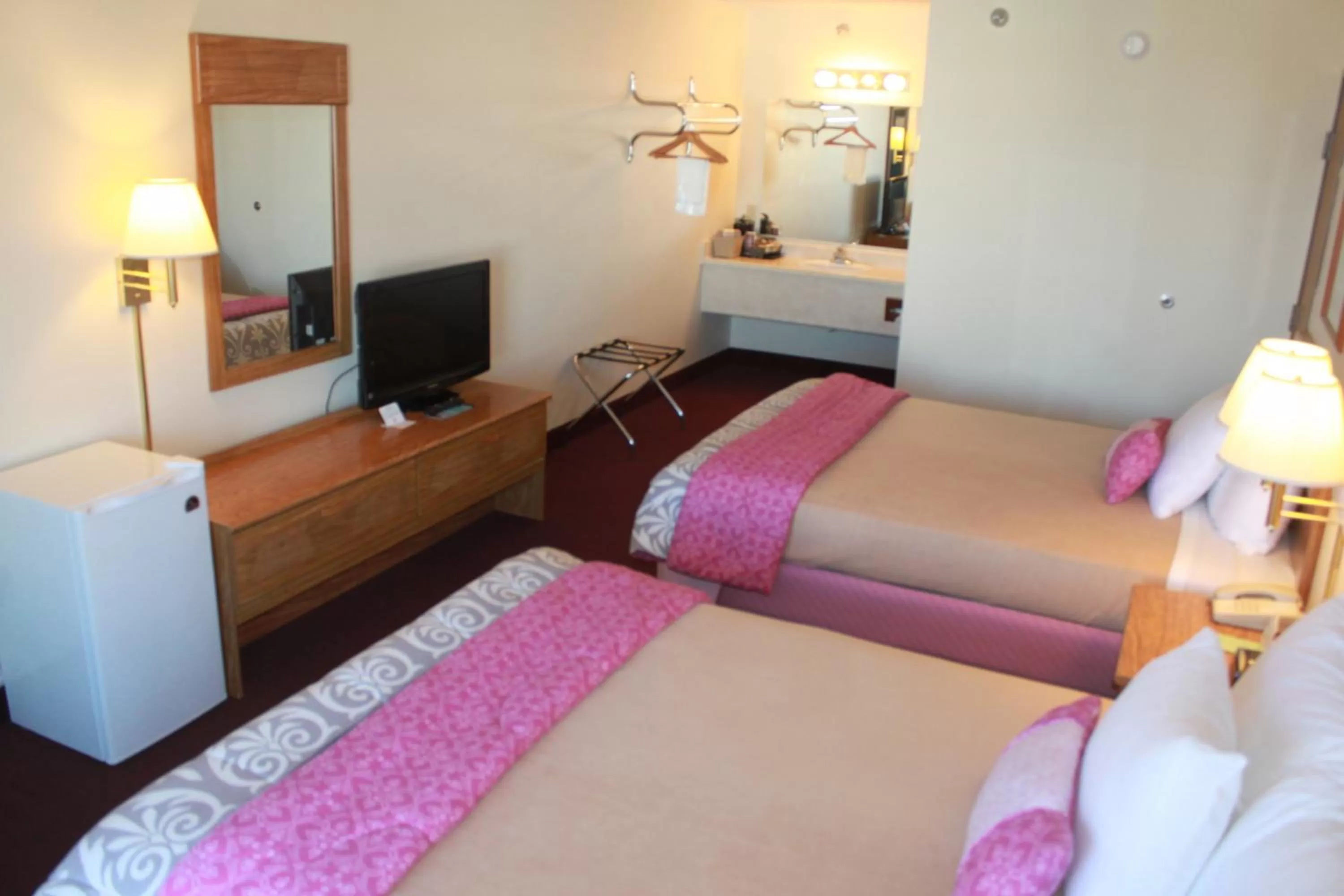 Bedroom, Bed in Ozark Valley Inn