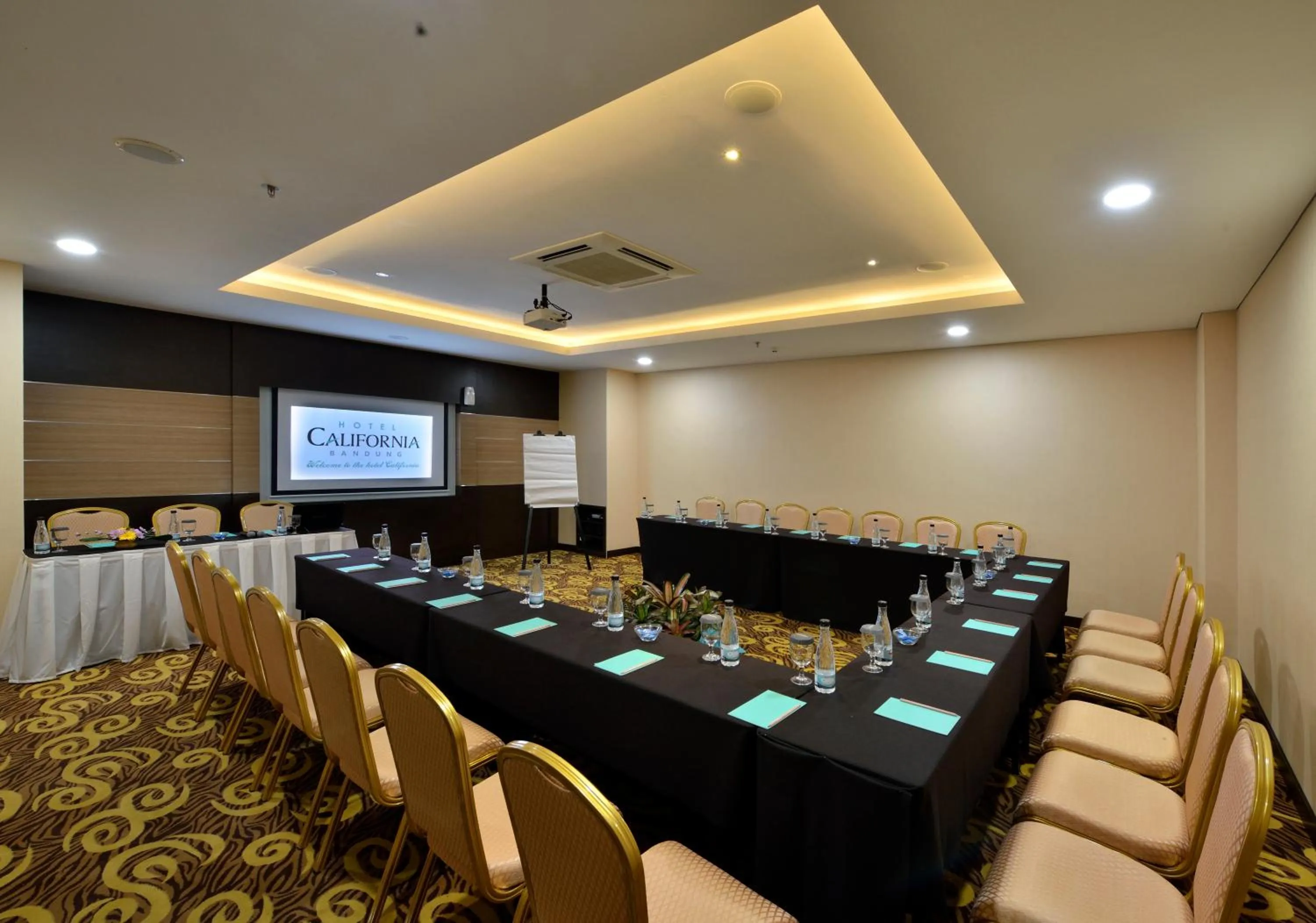 Business facilities in Hotel California Bandung
