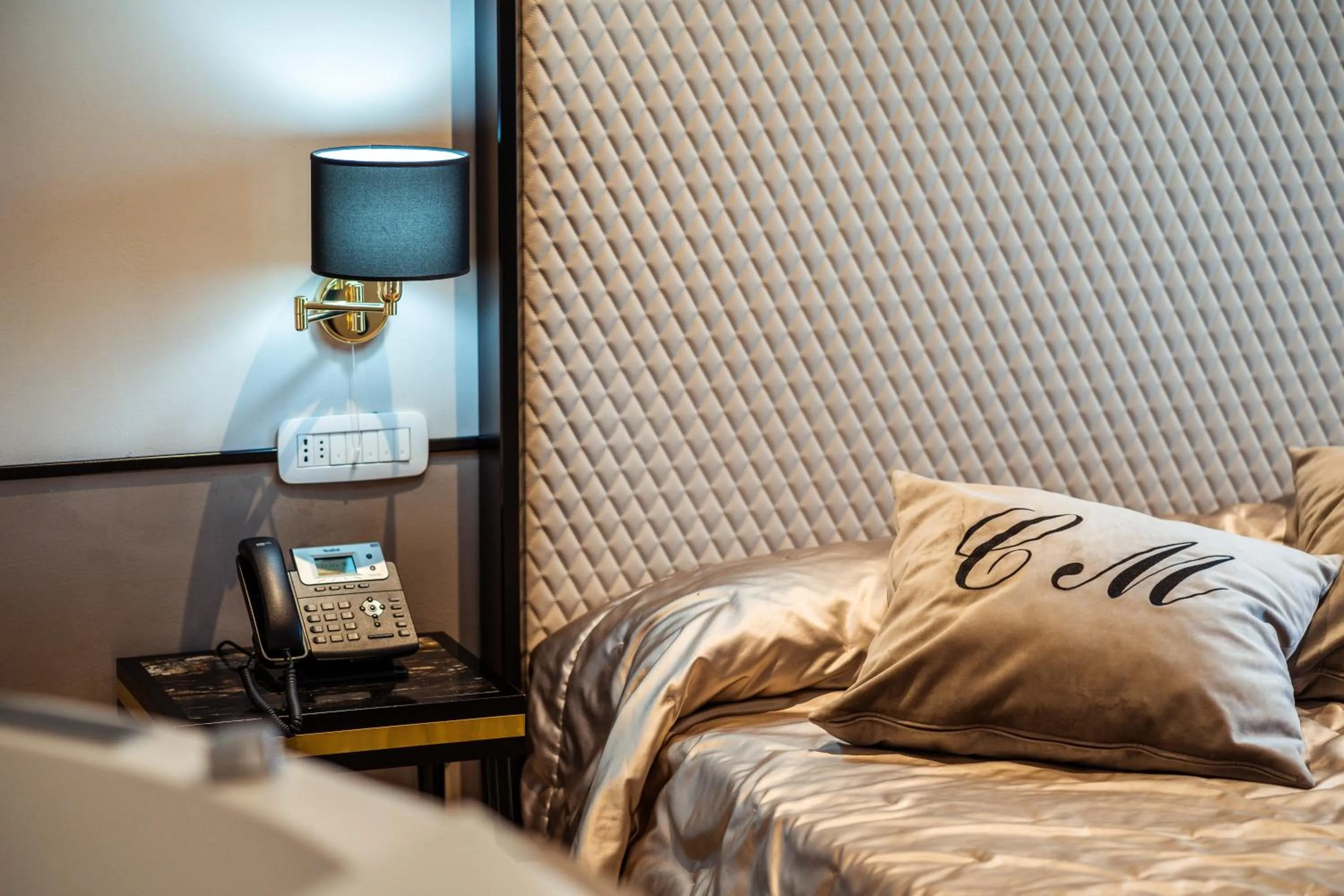 Decorative detail, Bed in La Locanda Del Conte Mameli - Boutique Hotel & Suite SPA