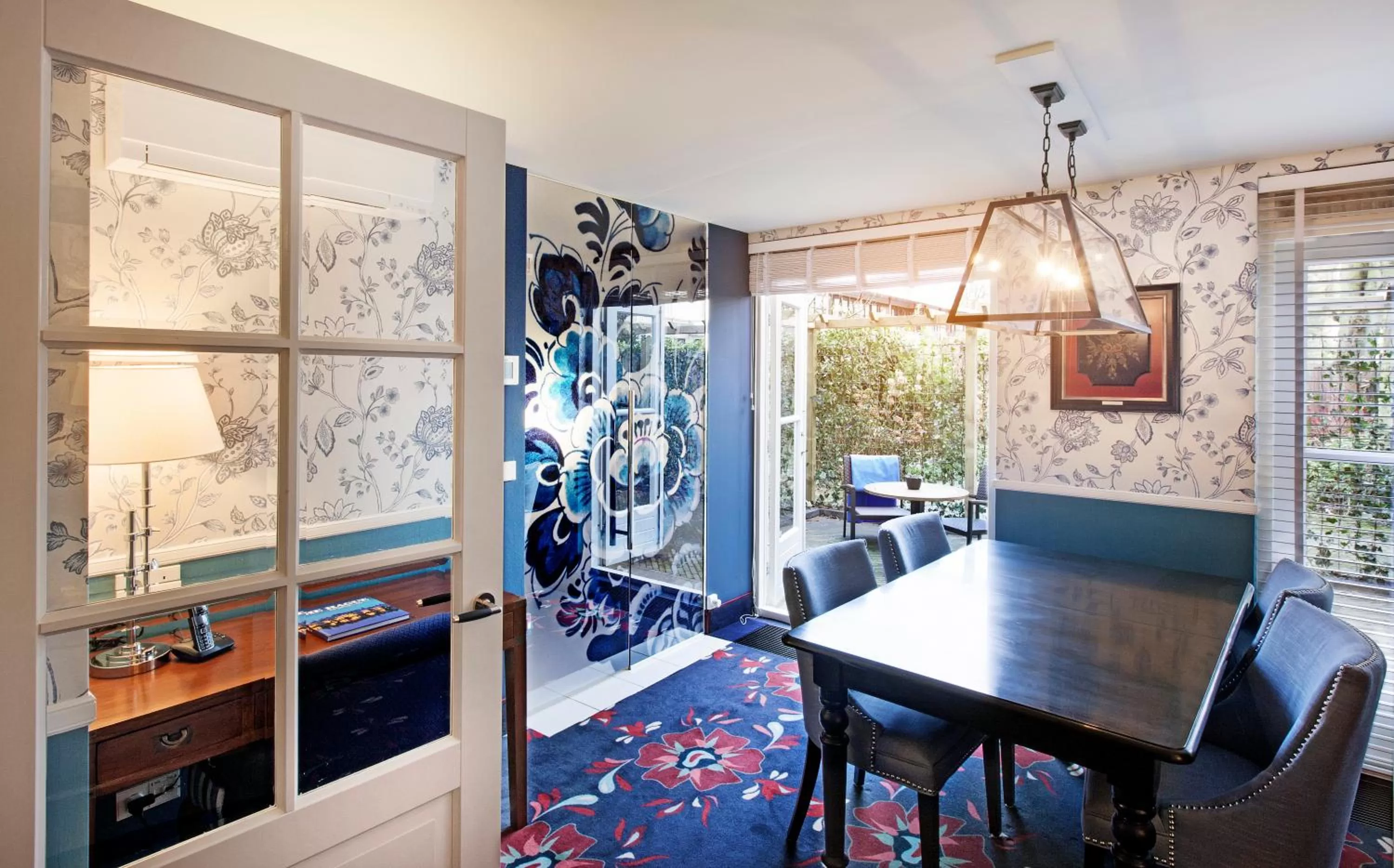 Seating area in Carlton Ambassador