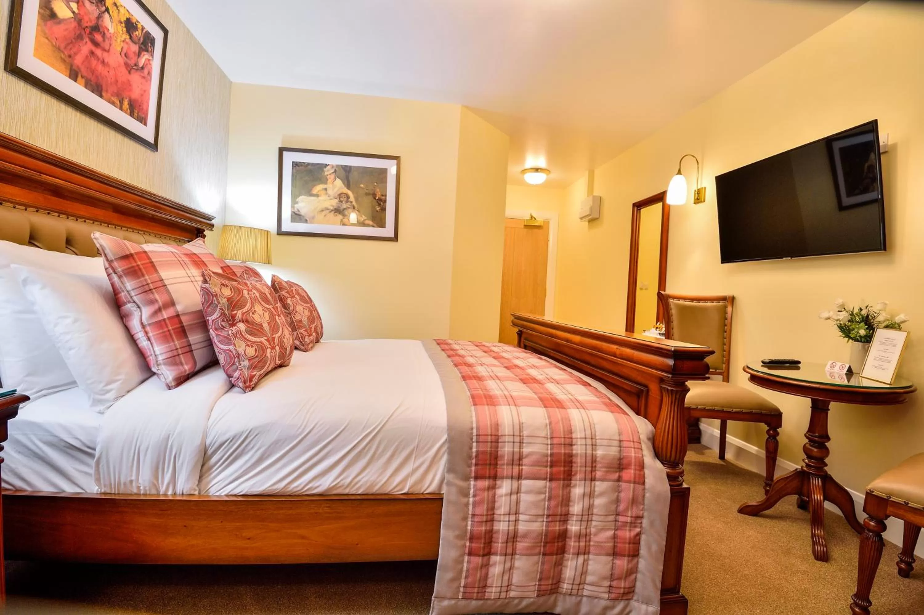 Bedroom, Bed in The Coach and Horses