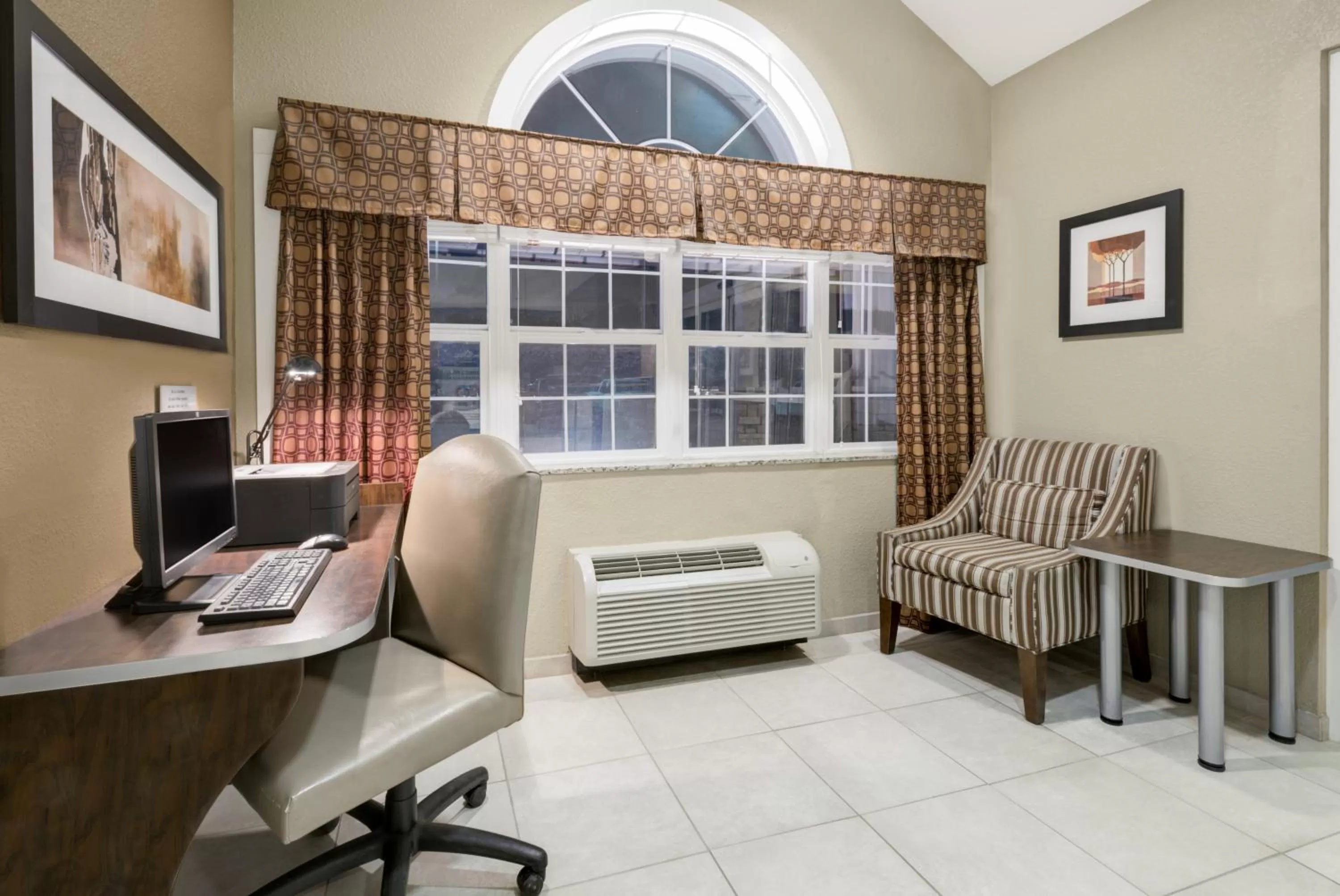 Business facilities in Microtel Inn & Suites by Wyndham Williston