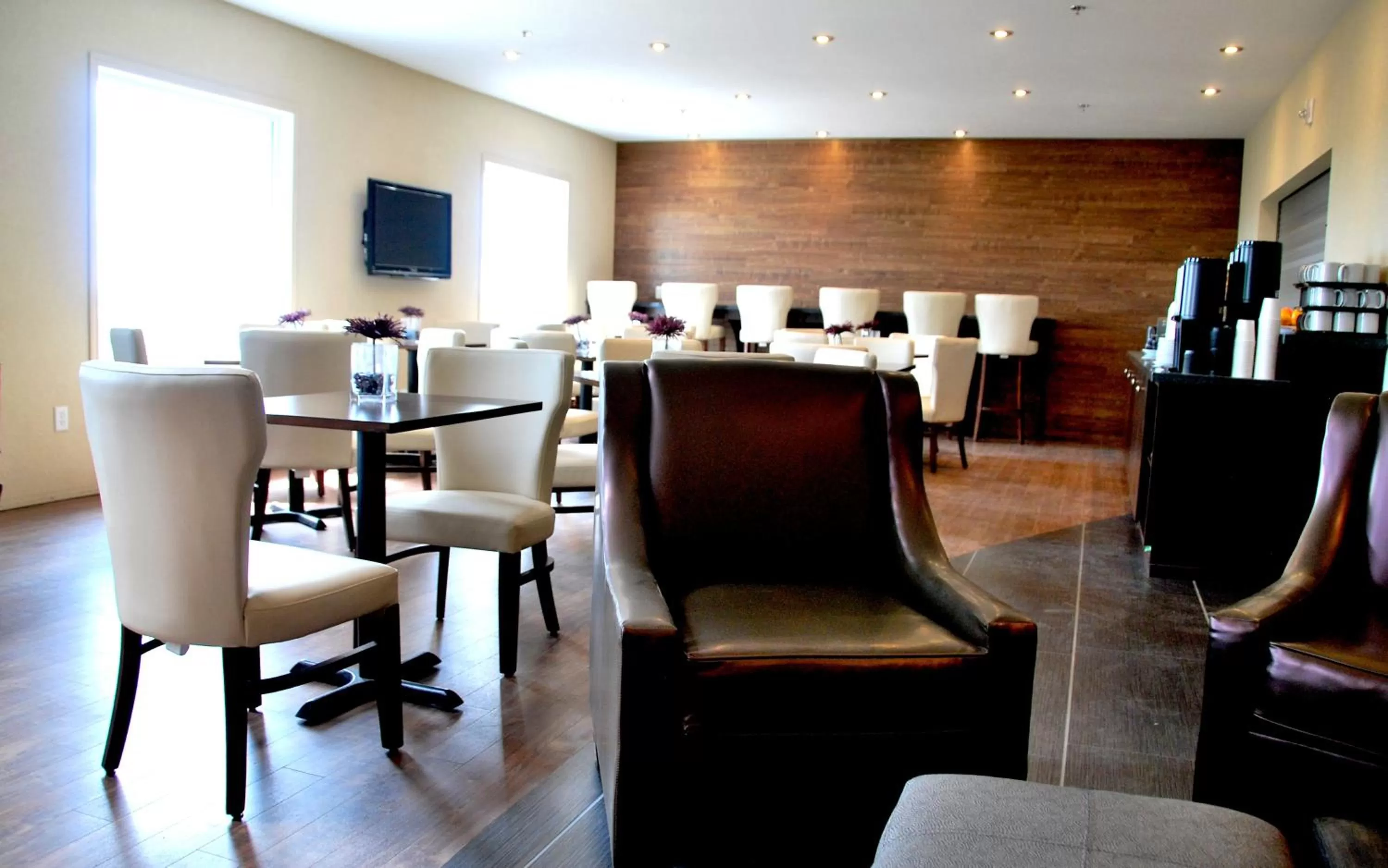 Restaurant/places to eat in Days Inn by Wyndham Regina Airport West