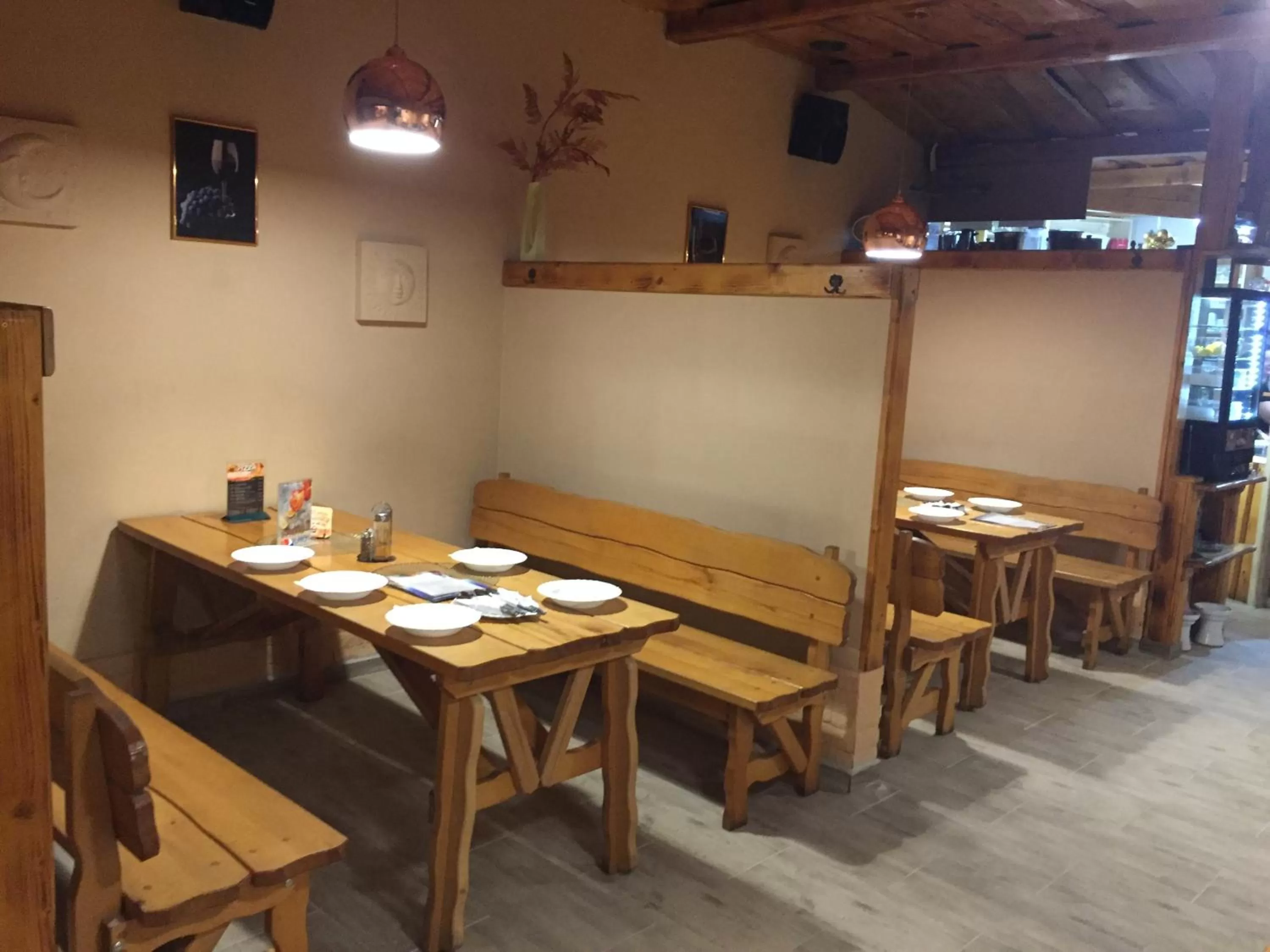 Restaurant/places to eat in Hotel Taurus