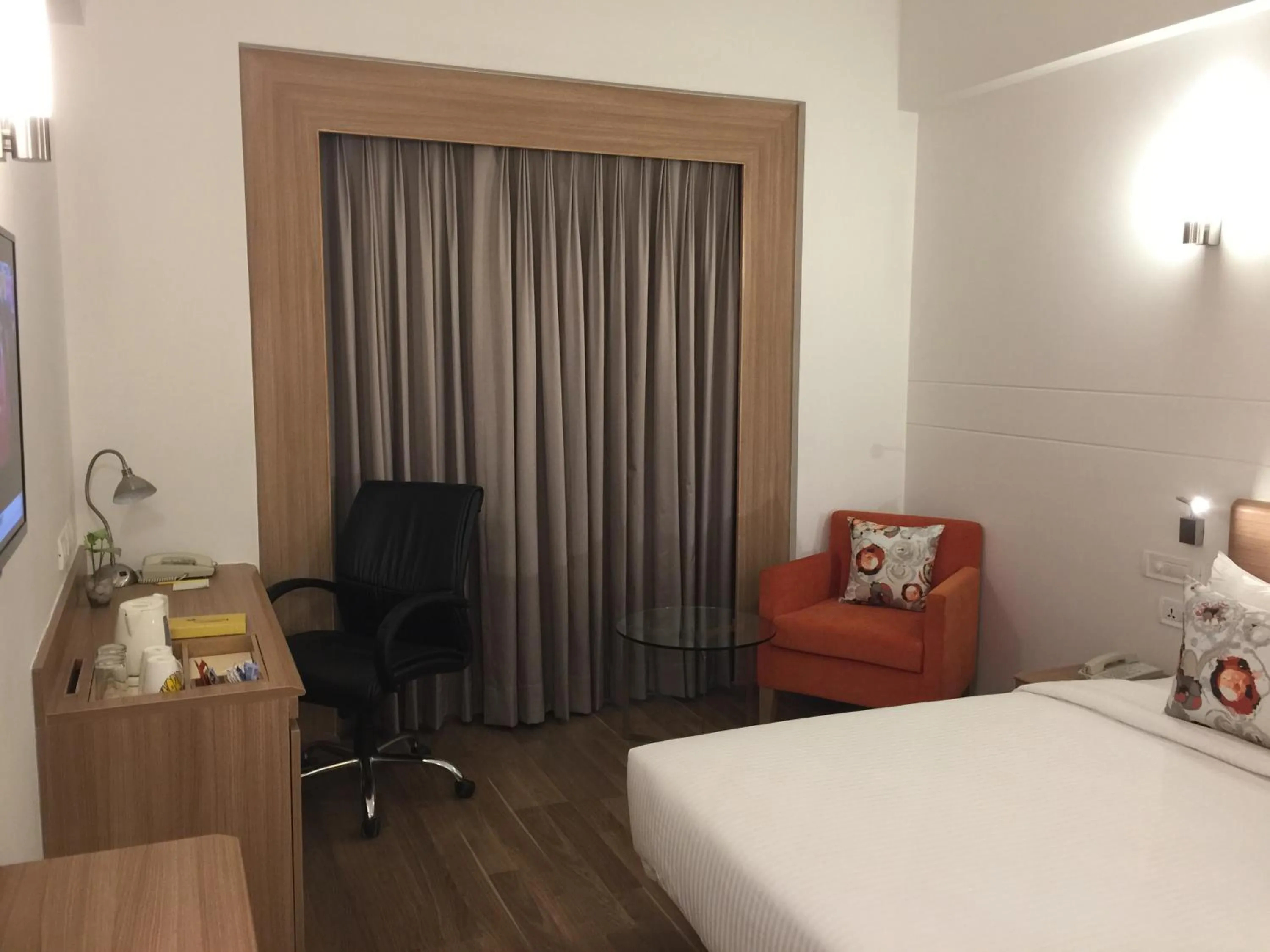 Photo of the whole room, Bed in Lemon Tree Hotel, Sector 60, Gurugram