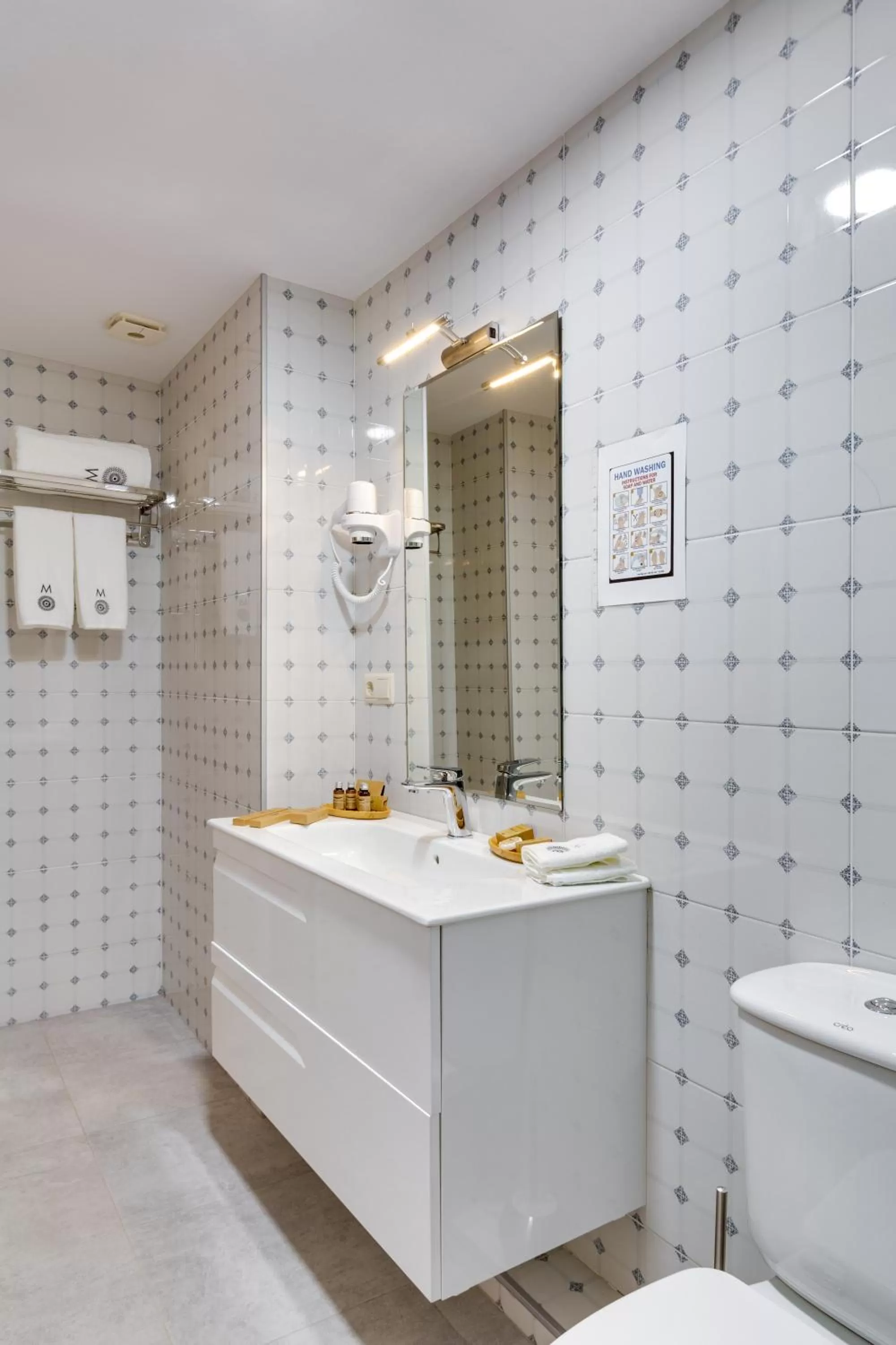 Shower in Mukhrantubani Boutique Hotel