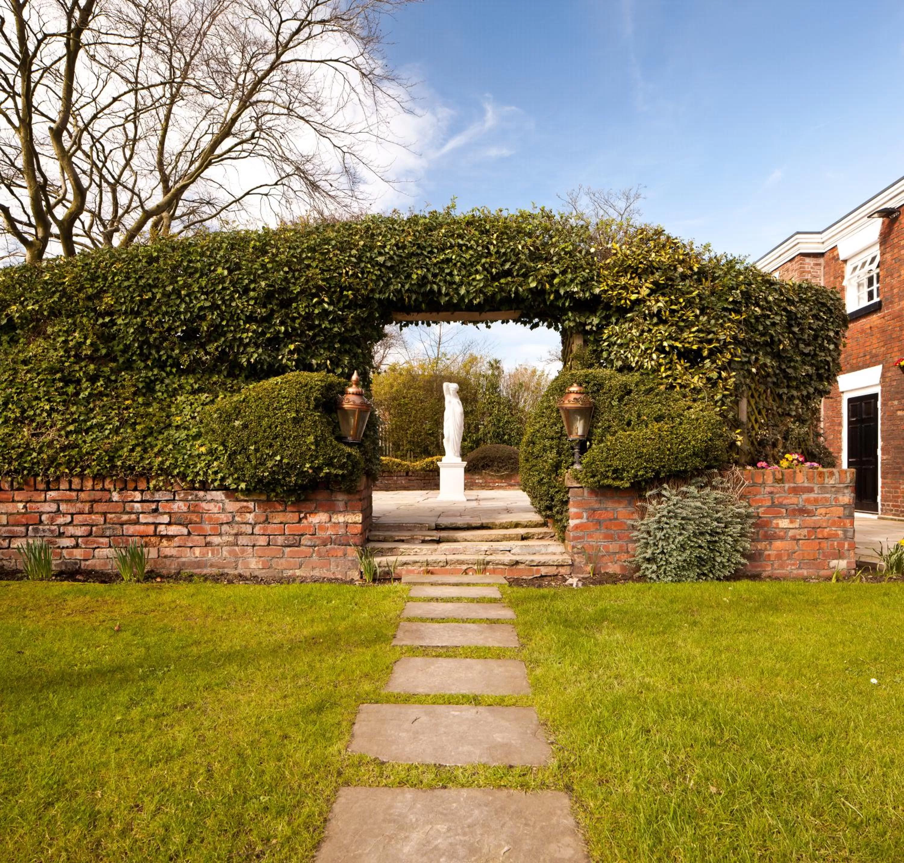 Garden in Mercure Bolton Georgian House Hotel