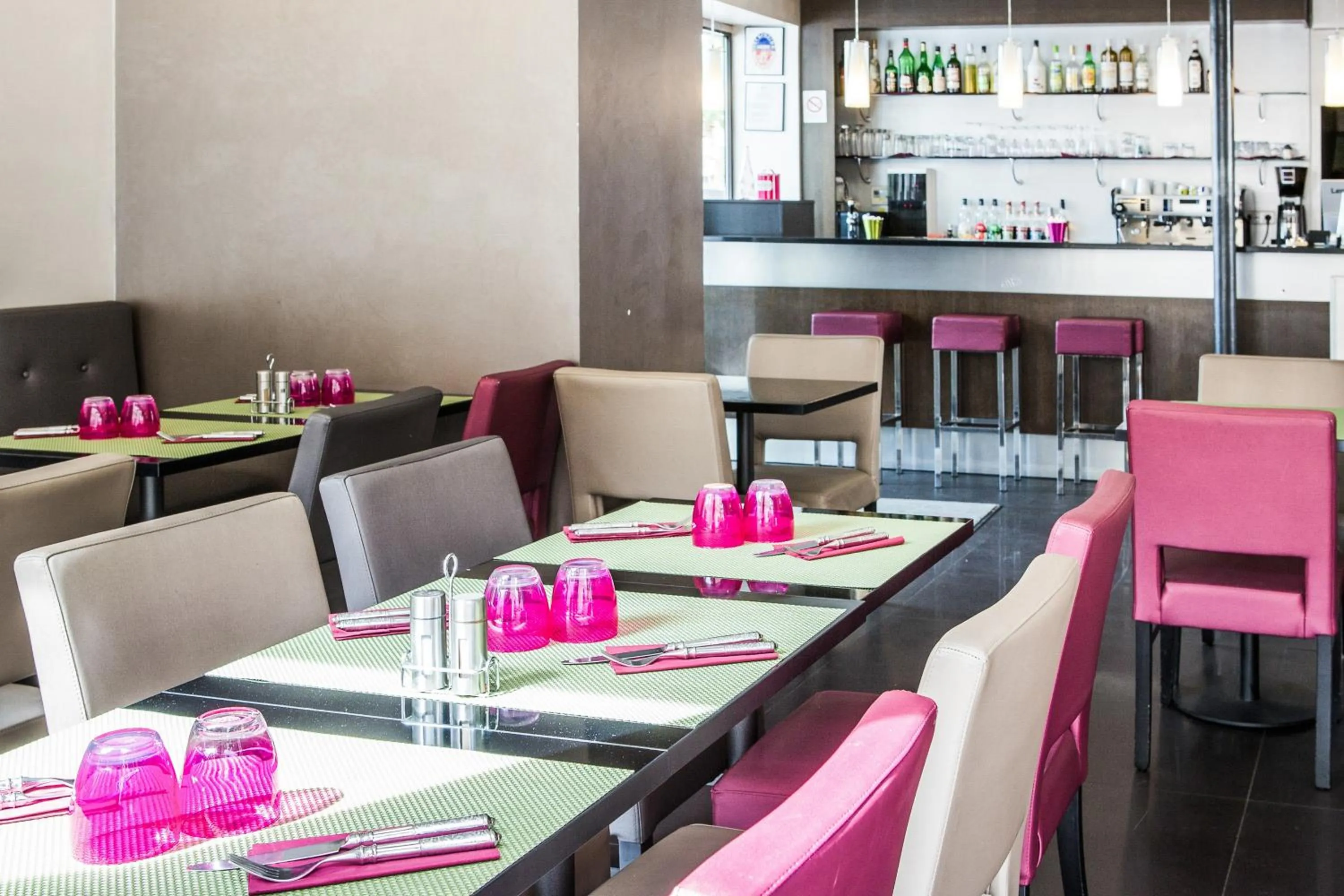 Restaurant/places to eat in Le Figuier