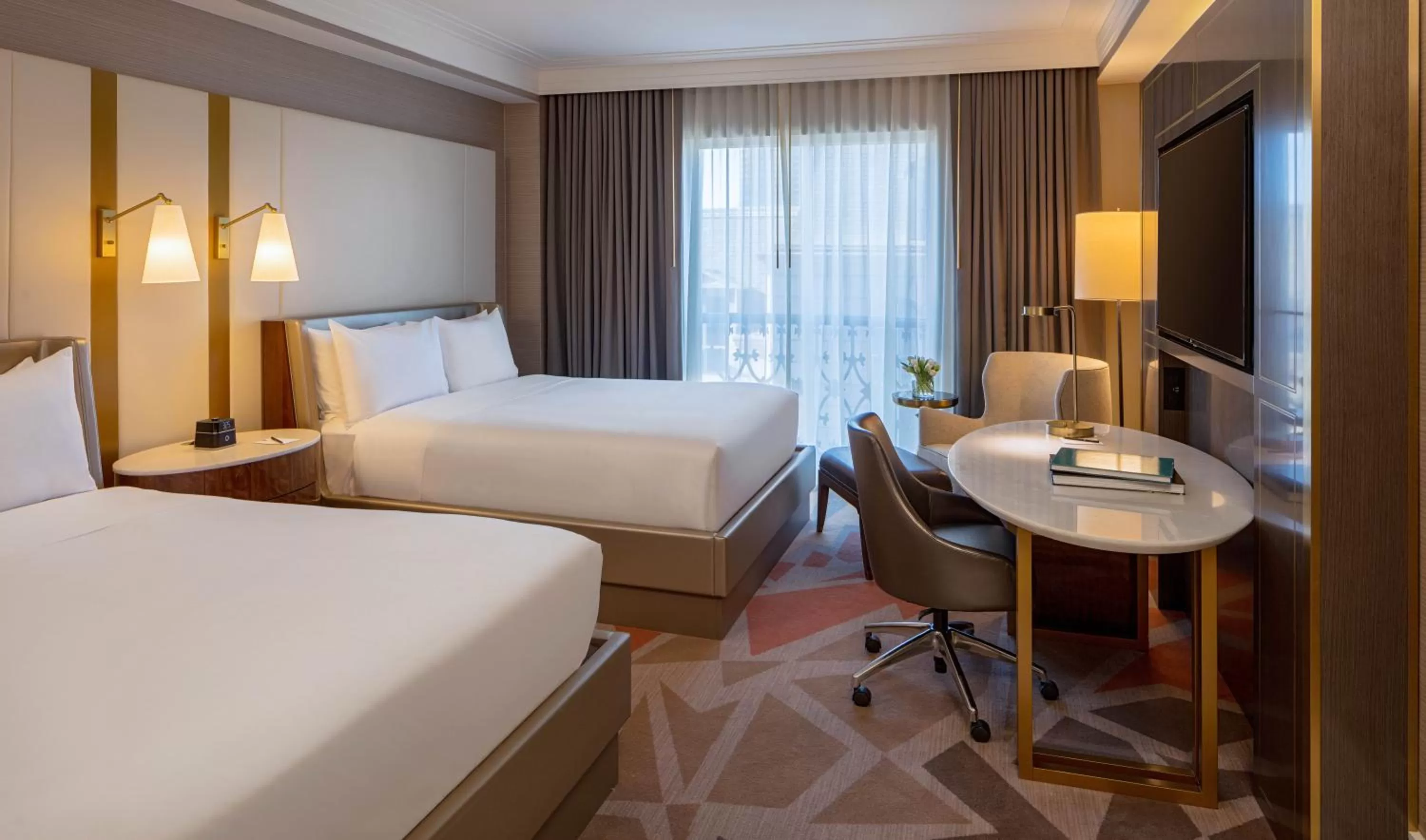 Bedroom, Bed in Hotel Crescent Court