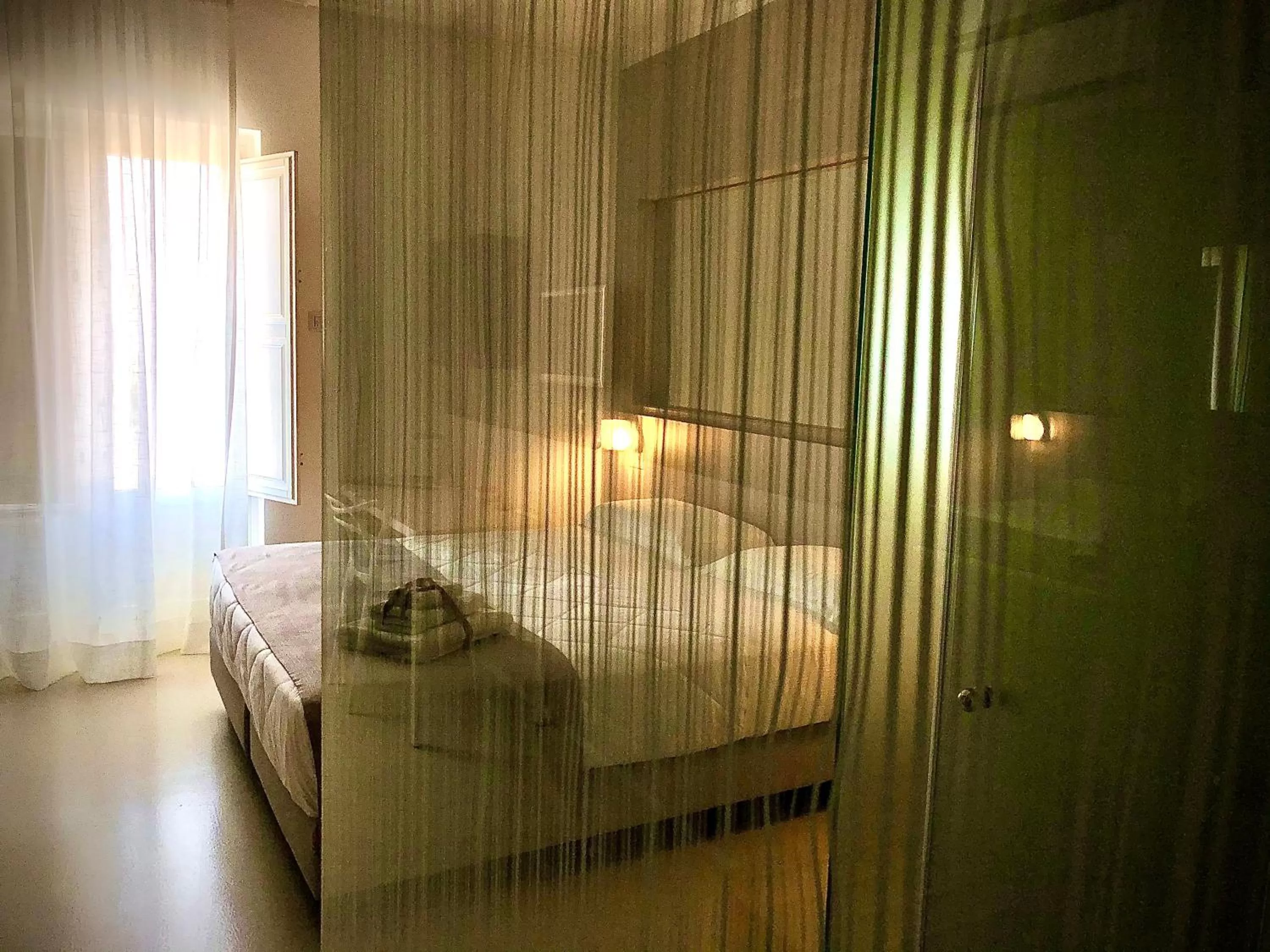 Shower, Bed in Hotel Cave Del Sole