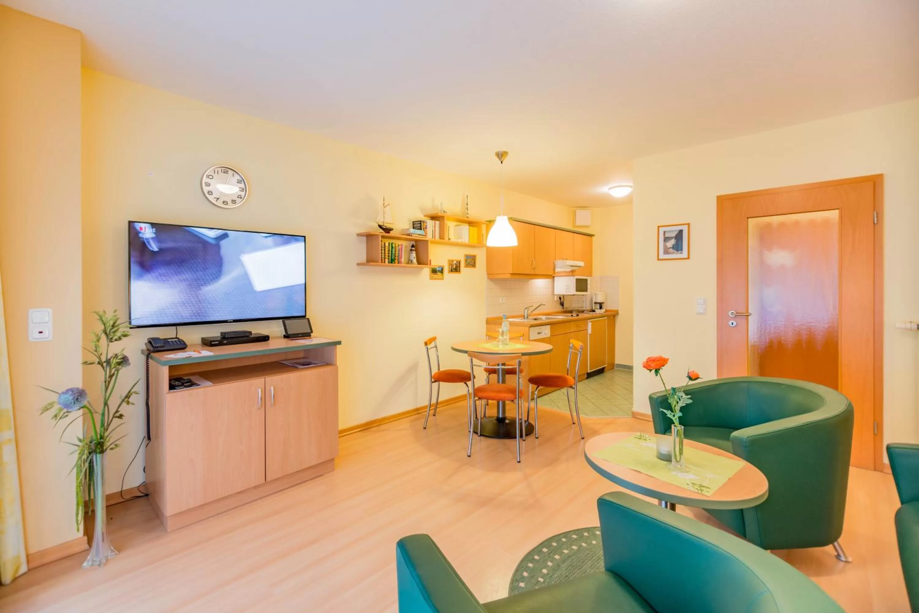 Photo of the whole room, Seating Area in Am Weststrand Apartmenthaus Waldeck