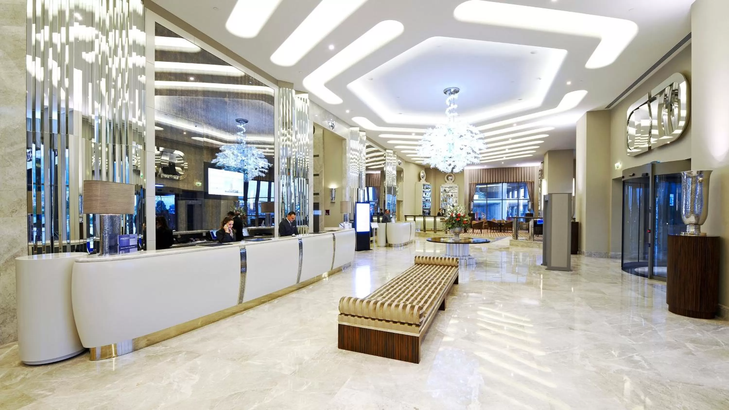 Lobby or reception in Crowne Plaza Bursa Convention Center & Thermal Spa by IHG