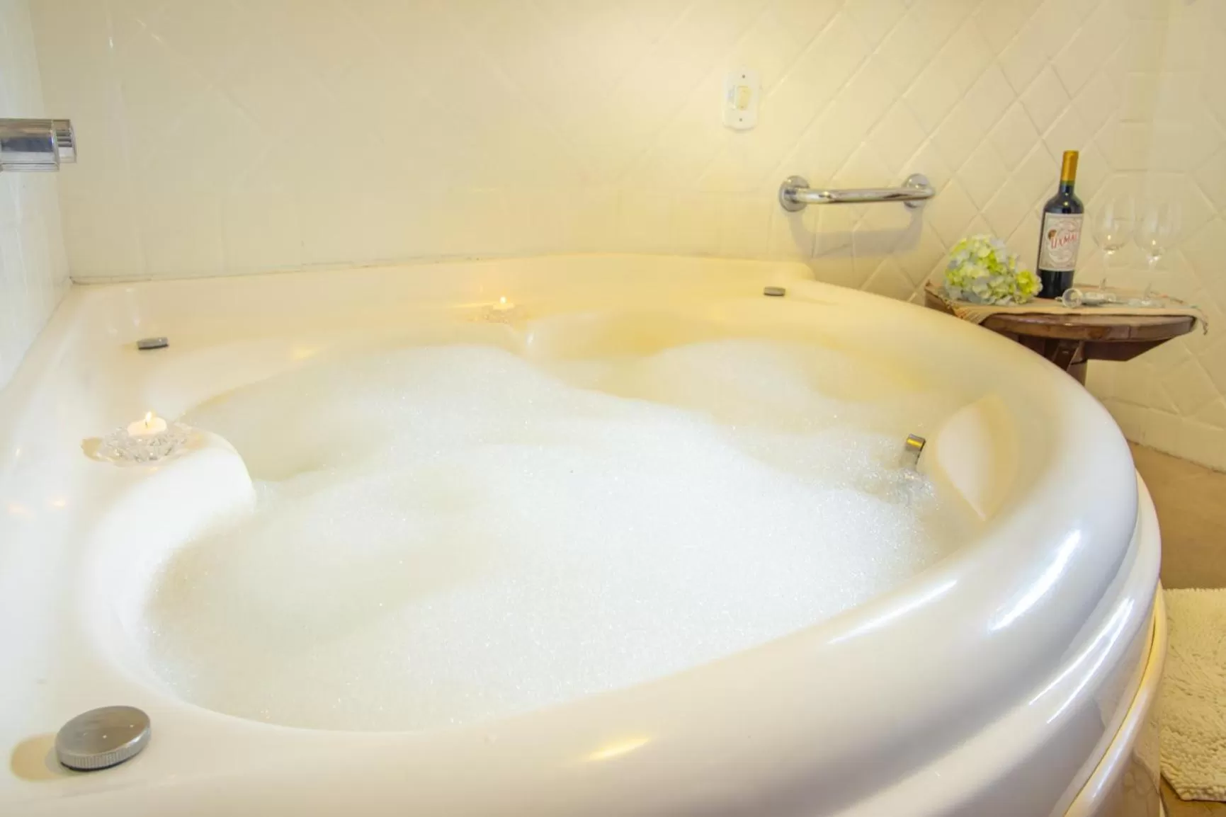 Hot Tub, Bathroom in Pousada Ricanto Amore Mio