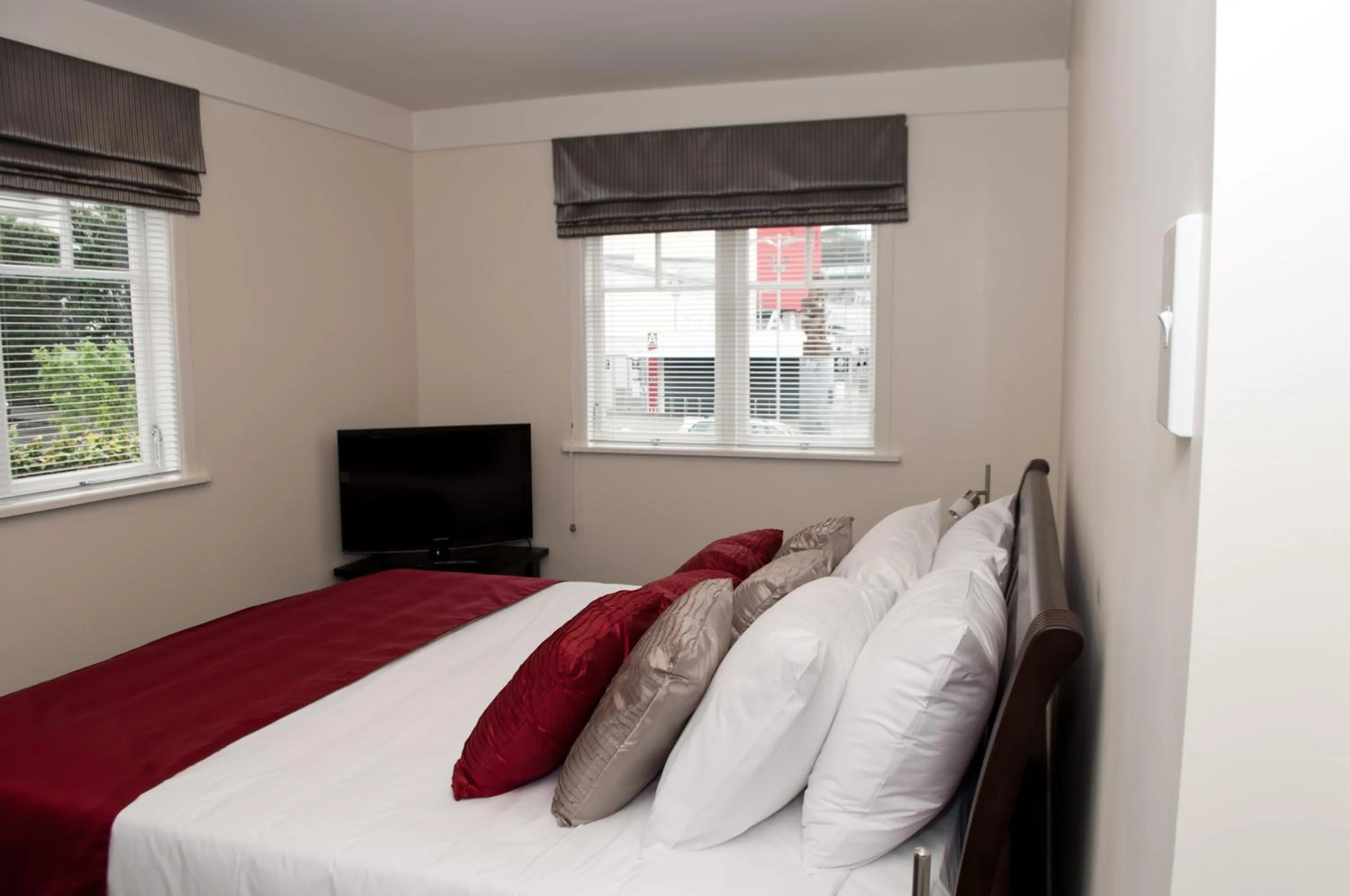 Bed in At Eden Park Motel