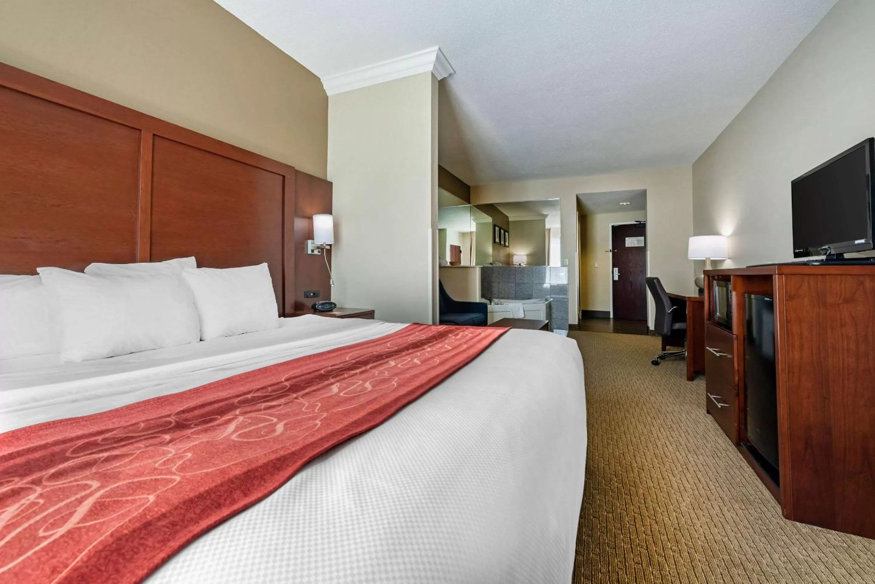 Photo of the whole room, Bed in Holiday Inn Express & Suites Hebron - Cincinnati Airport by IHG