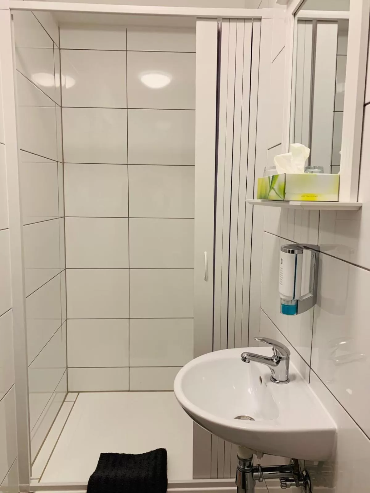 Shower in Checkinn Hotel