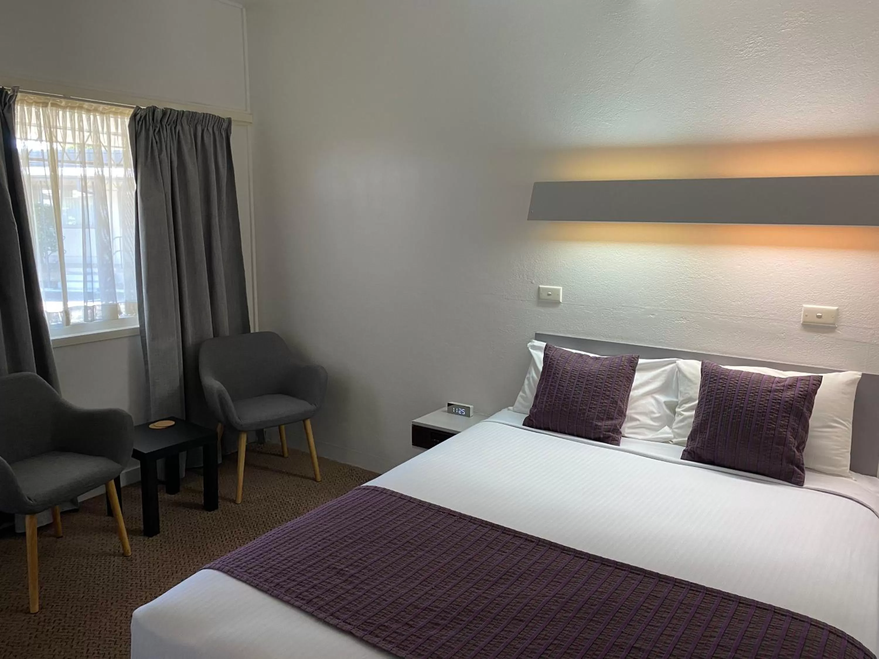 Property building, Bed in Ben Hall Motor Inn