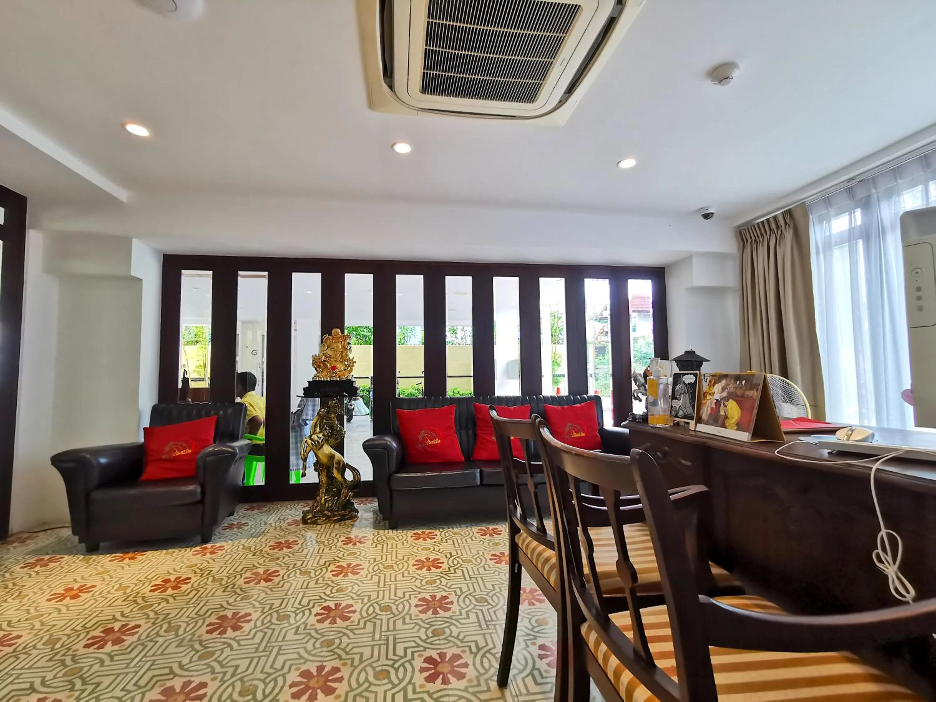 Lobby or reception in Lertnimit Boutique Hotel