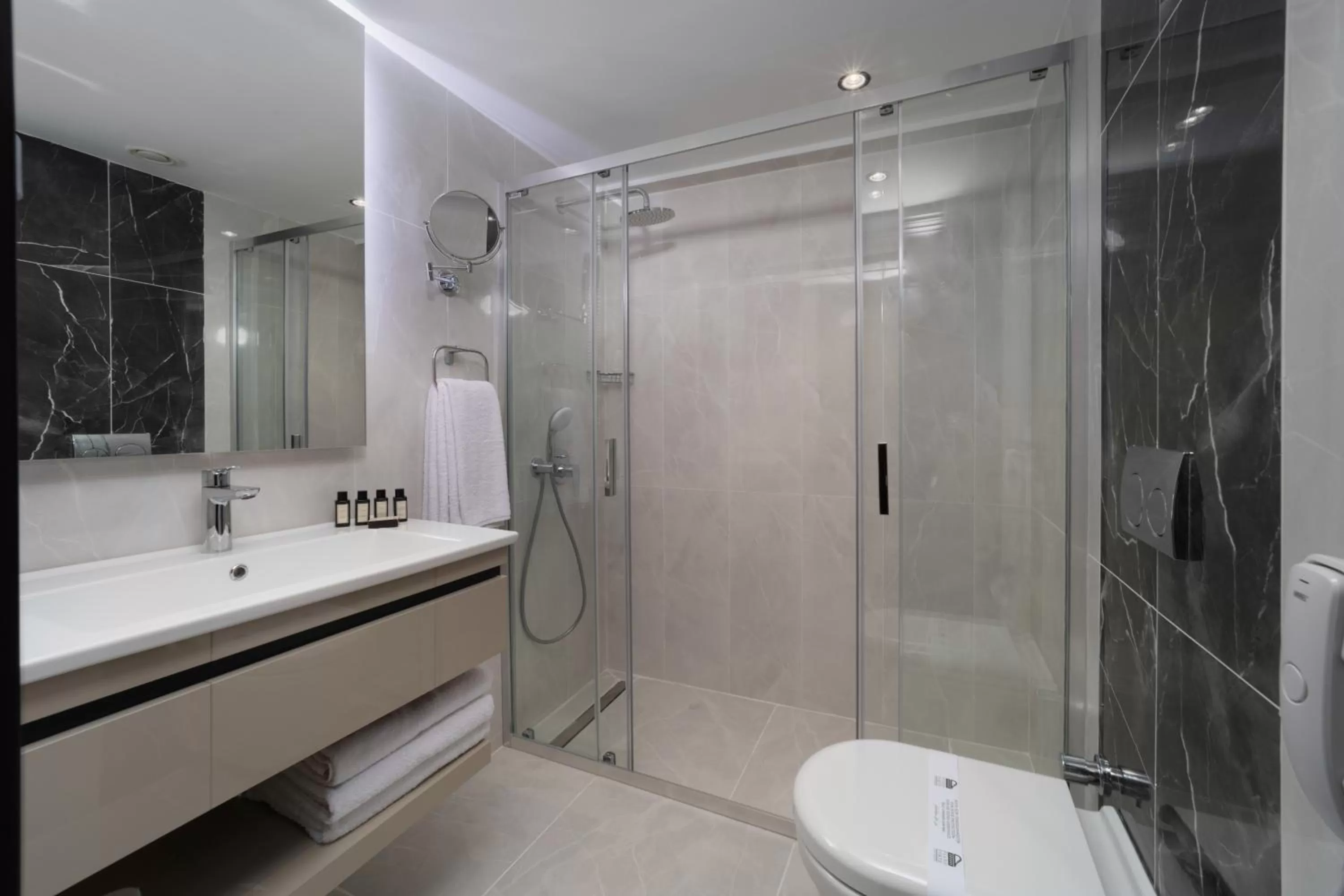 Shower in Pianoforte by Febor Hotels&Spa