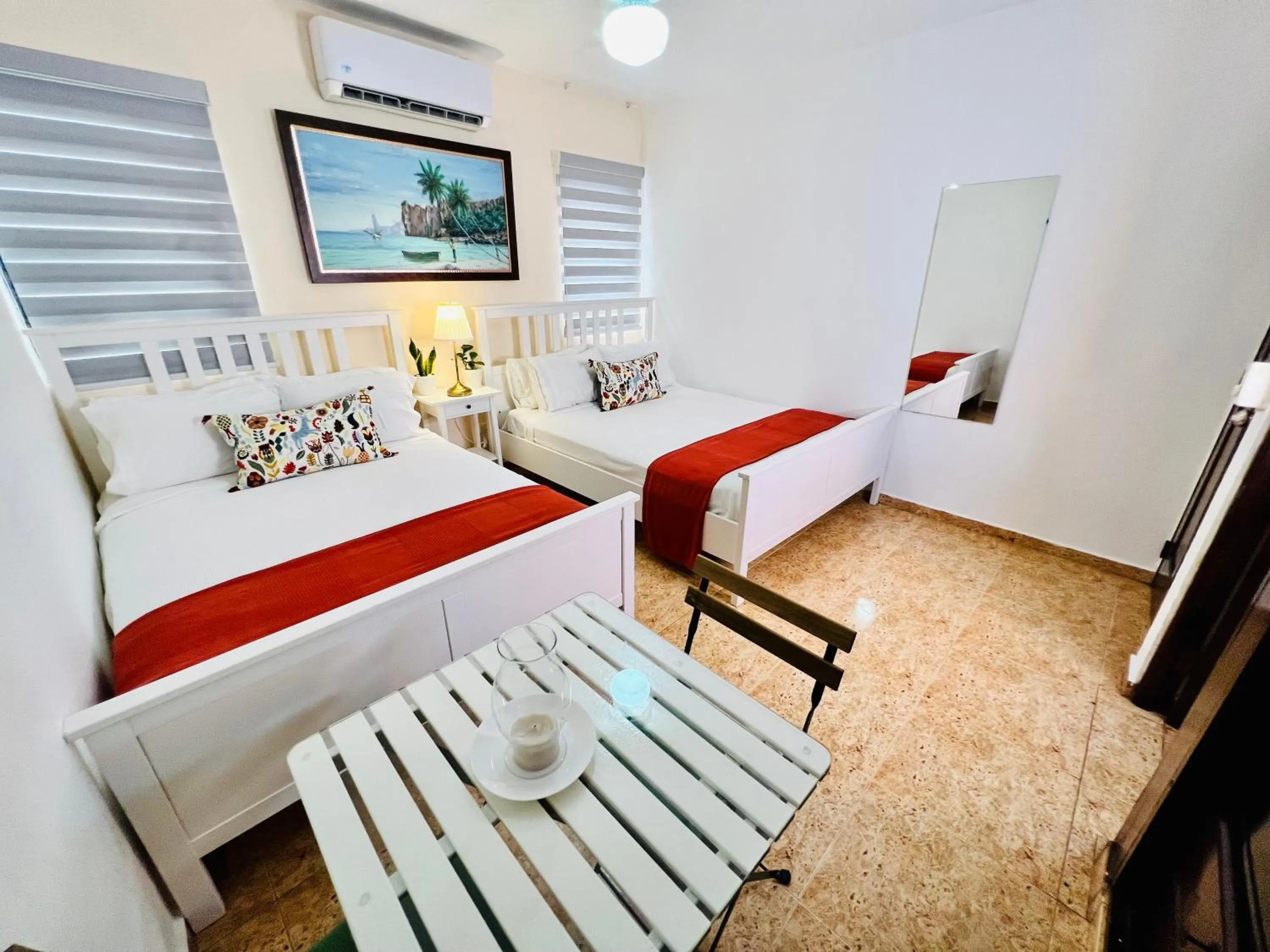 Photo of the whole room in Suite Colonial by Cristi