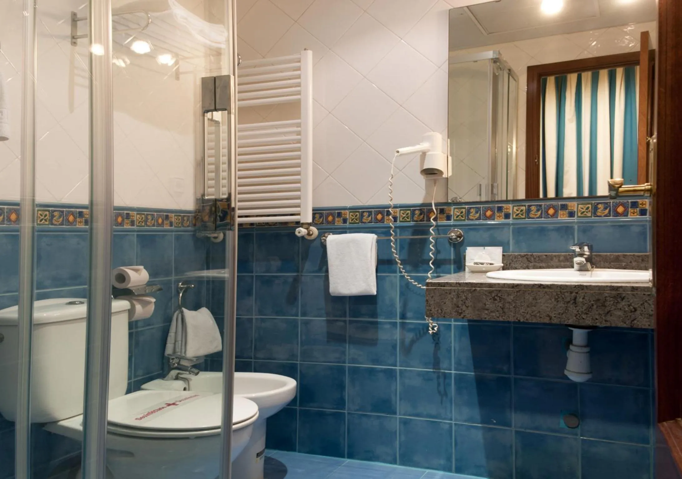 Bathroom in Hotel Cantón