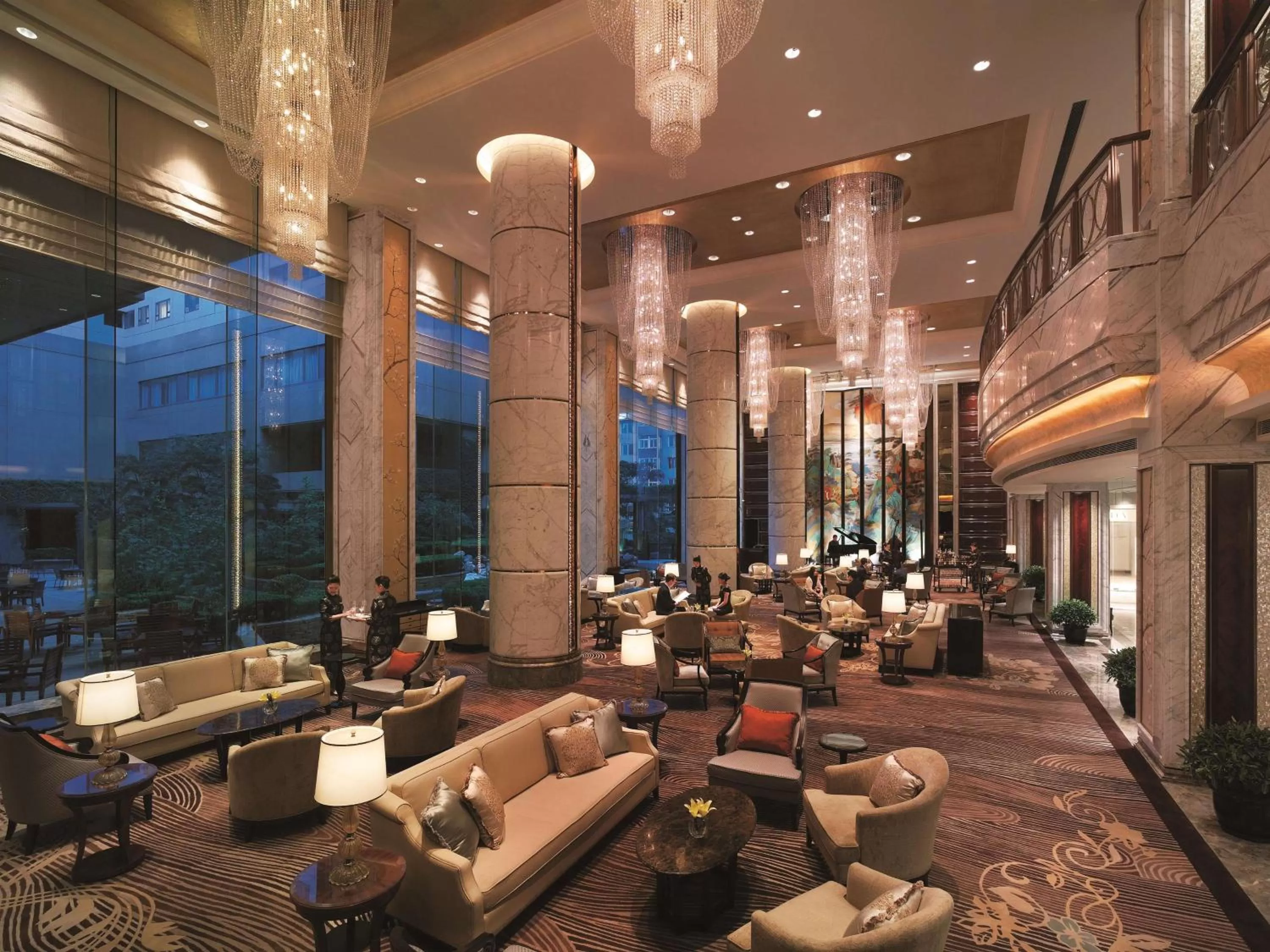 Lounge or bar in Shangri-La Dalian