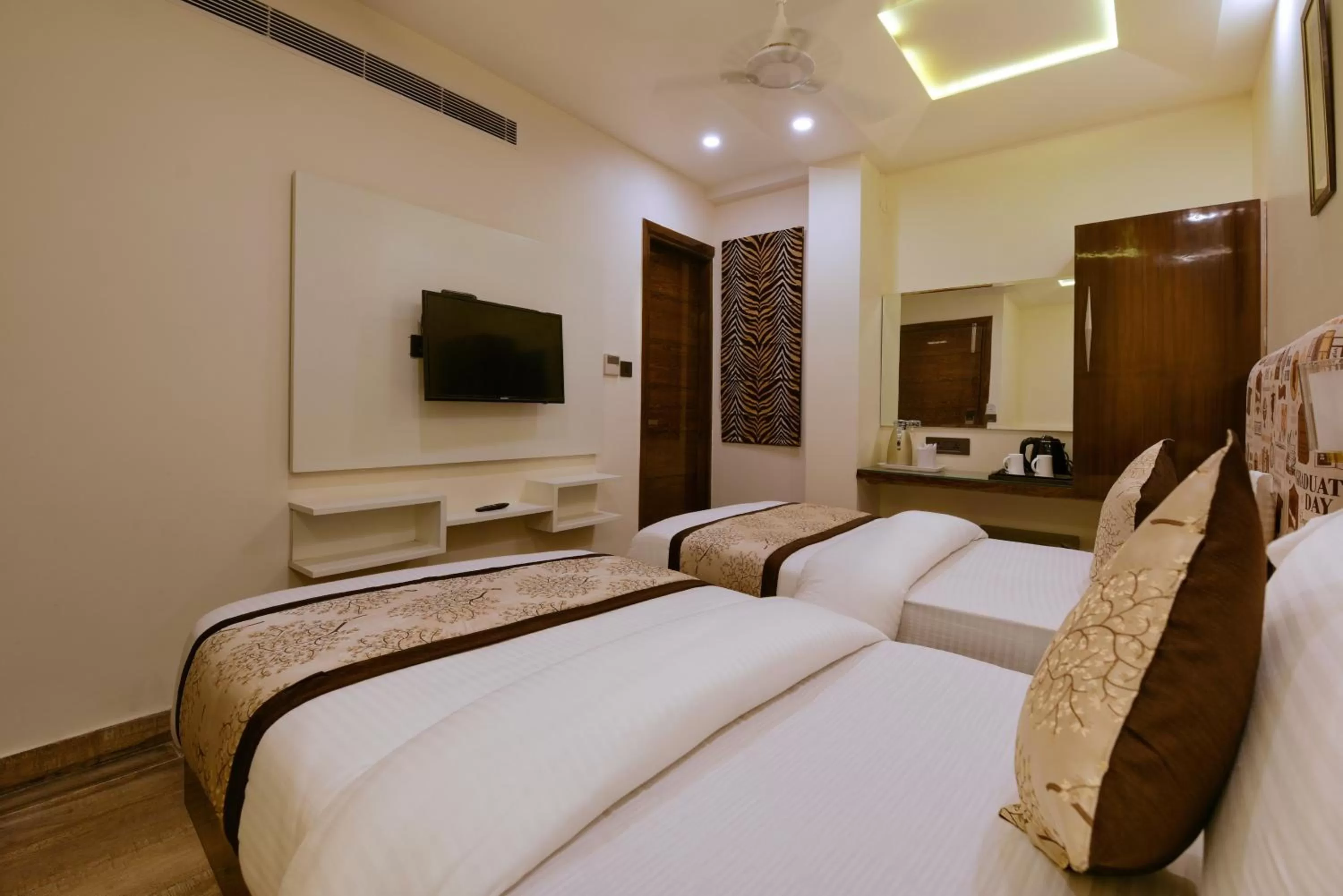 Bed in Hotel Blue Pearl - Free Airport Pick up