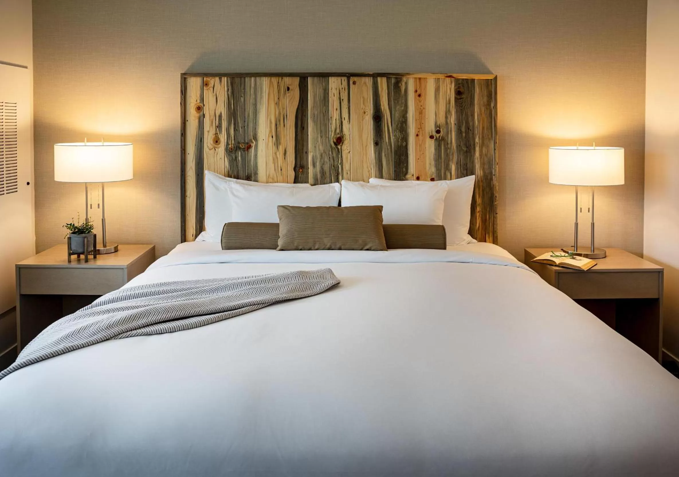 Bed in Hotel Maverick