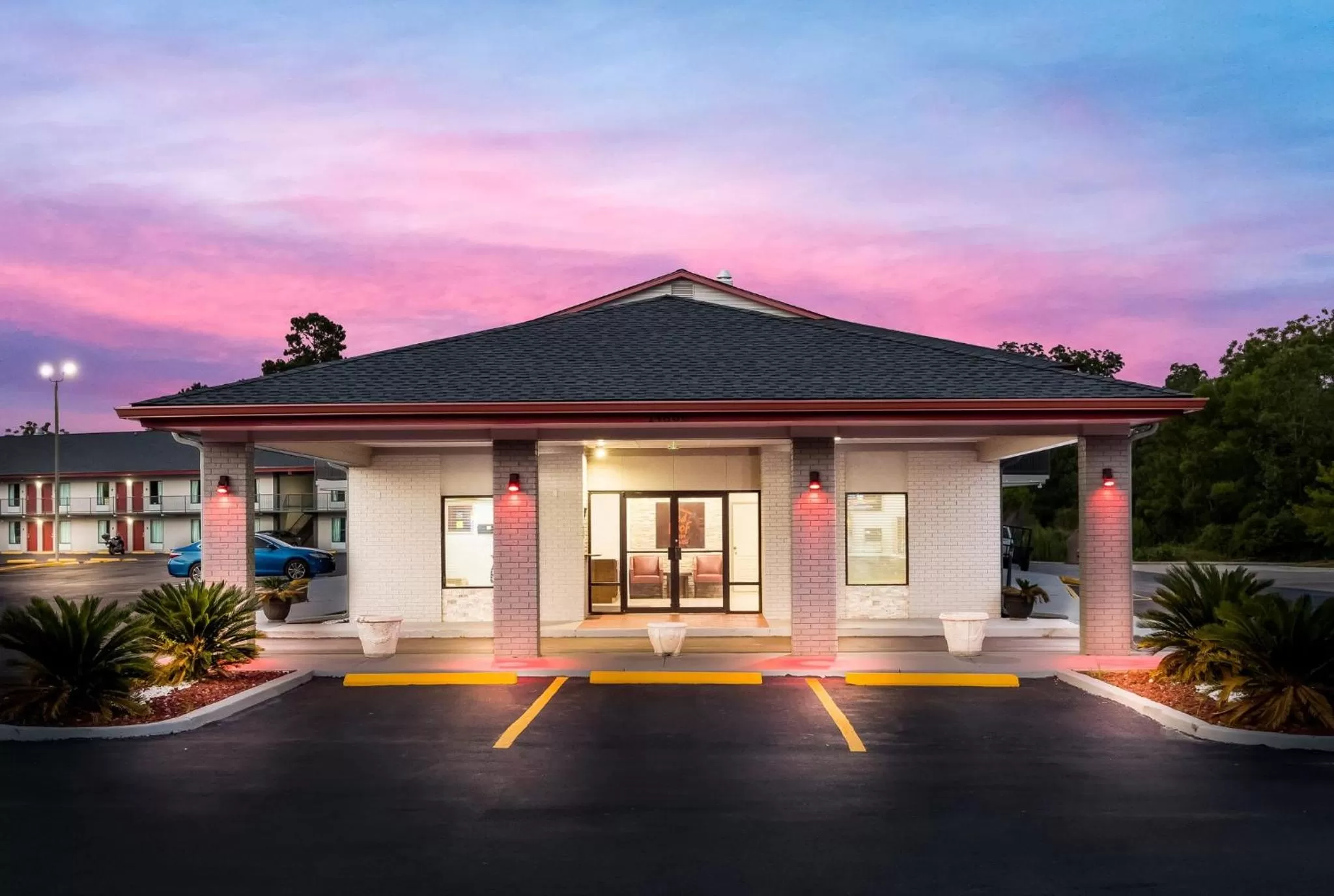 Property building in Red Roof Inn & Suites Thomasville