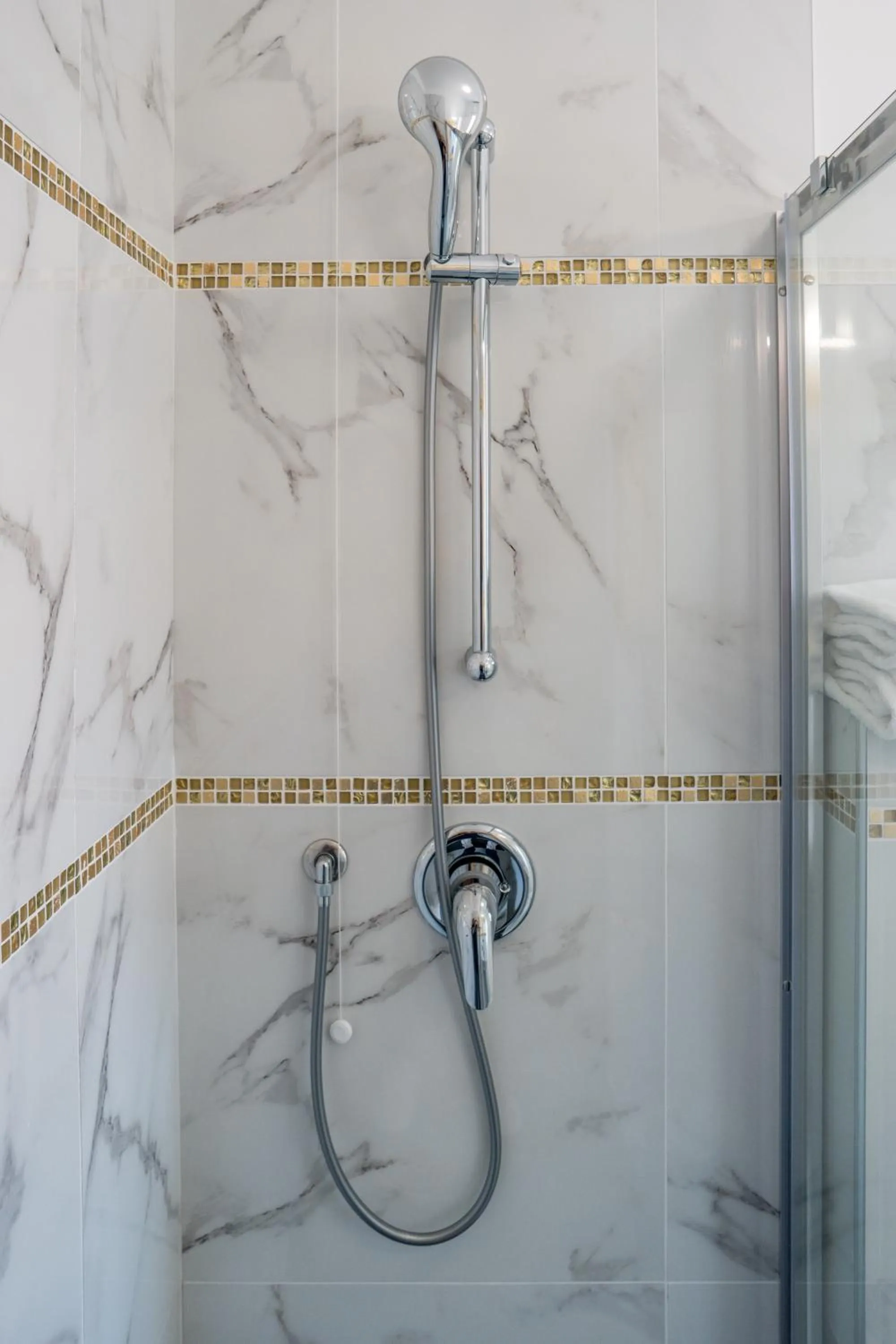 Bathroom in Guest House Train Station Venice - Atika & Atif