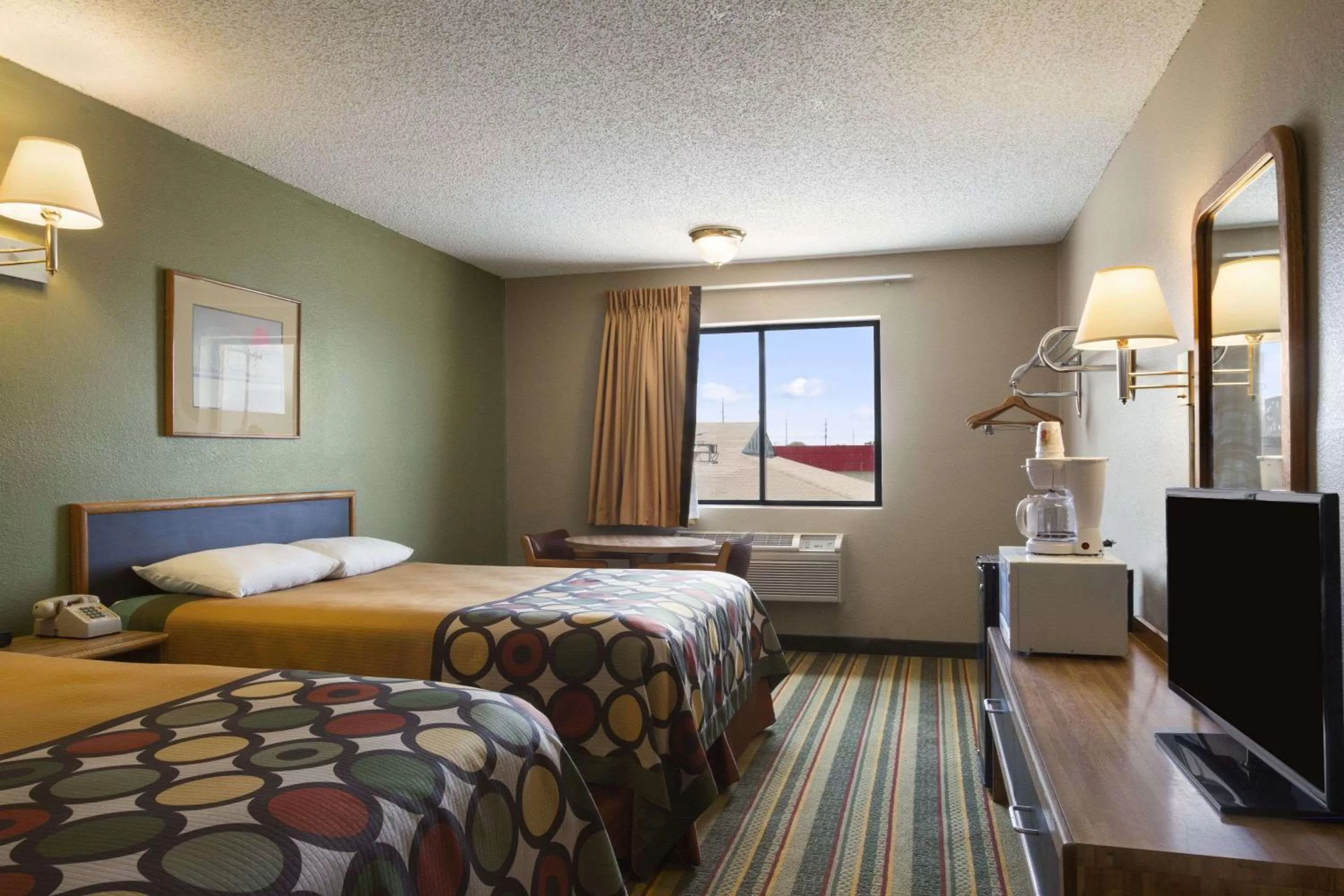 Photo of the whole room, Bed in Super 8 by Wyndham Blackwell