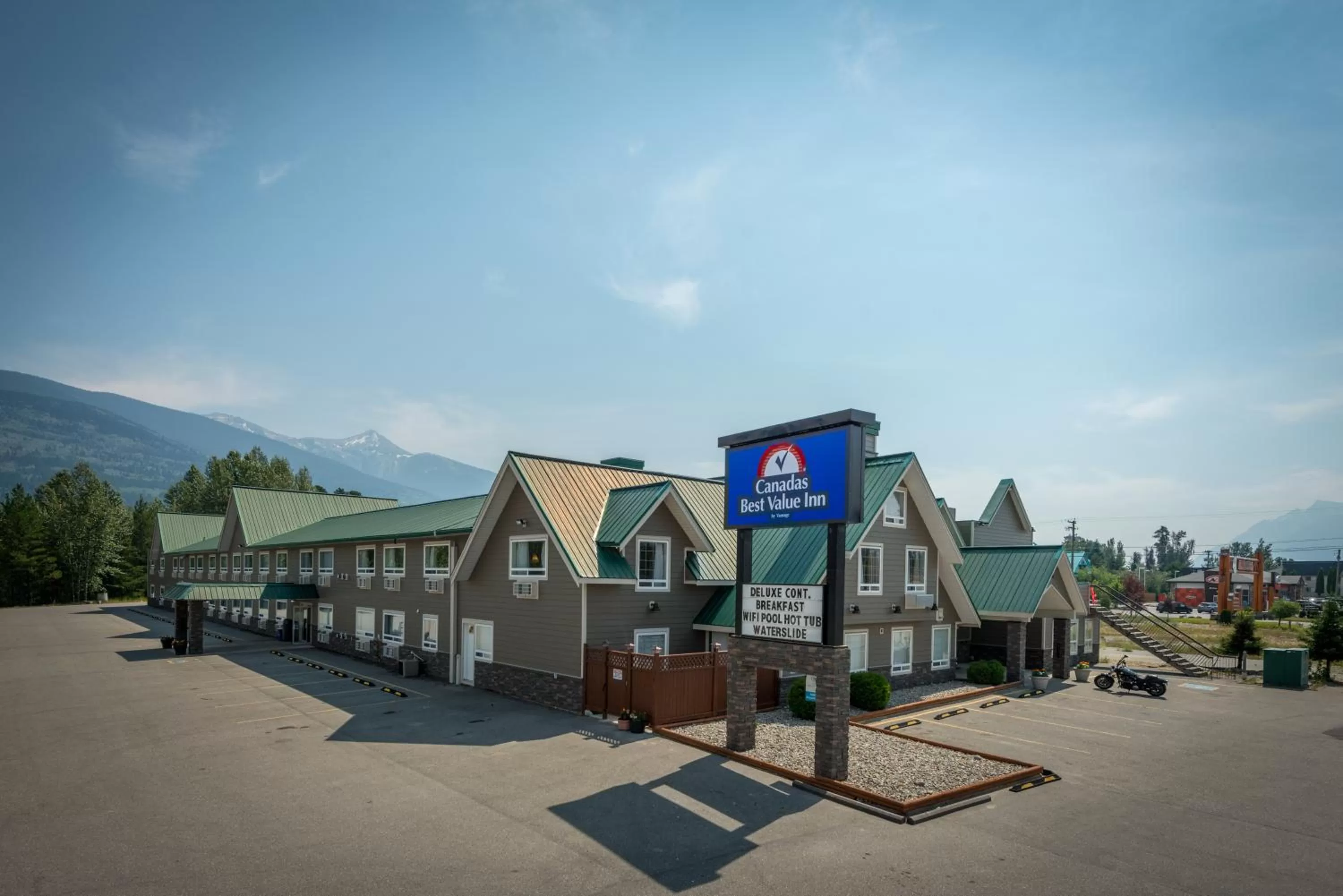 Property building in Canadas Best Value Inn Valemount
