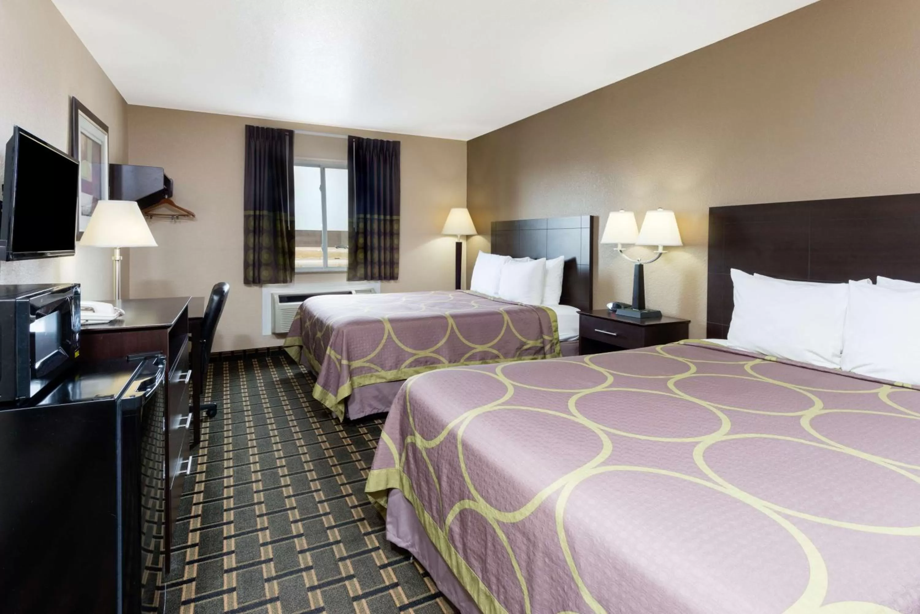 Queen Room with Two Queen Beds - Non-Smoking in Super 8 by Wyndham Springfield East