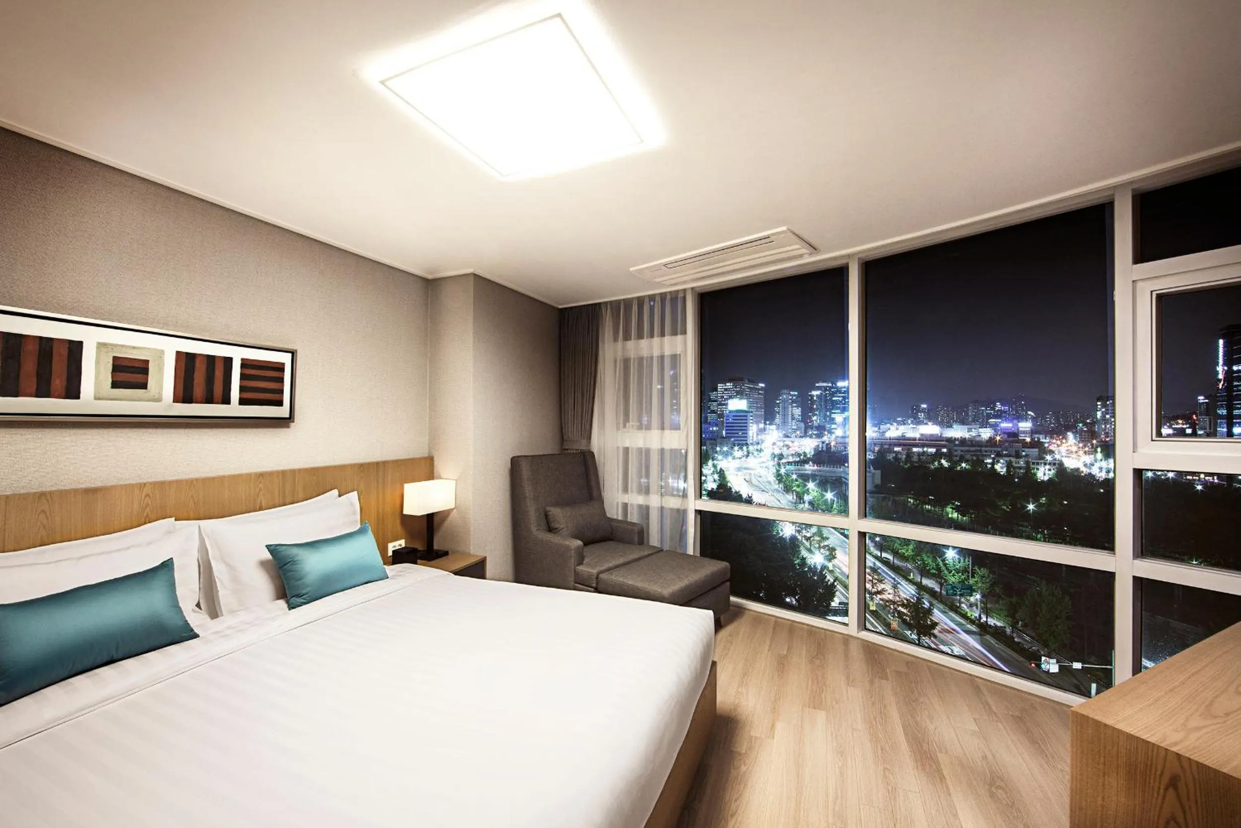 Bed in Fraser Place Central Seoul